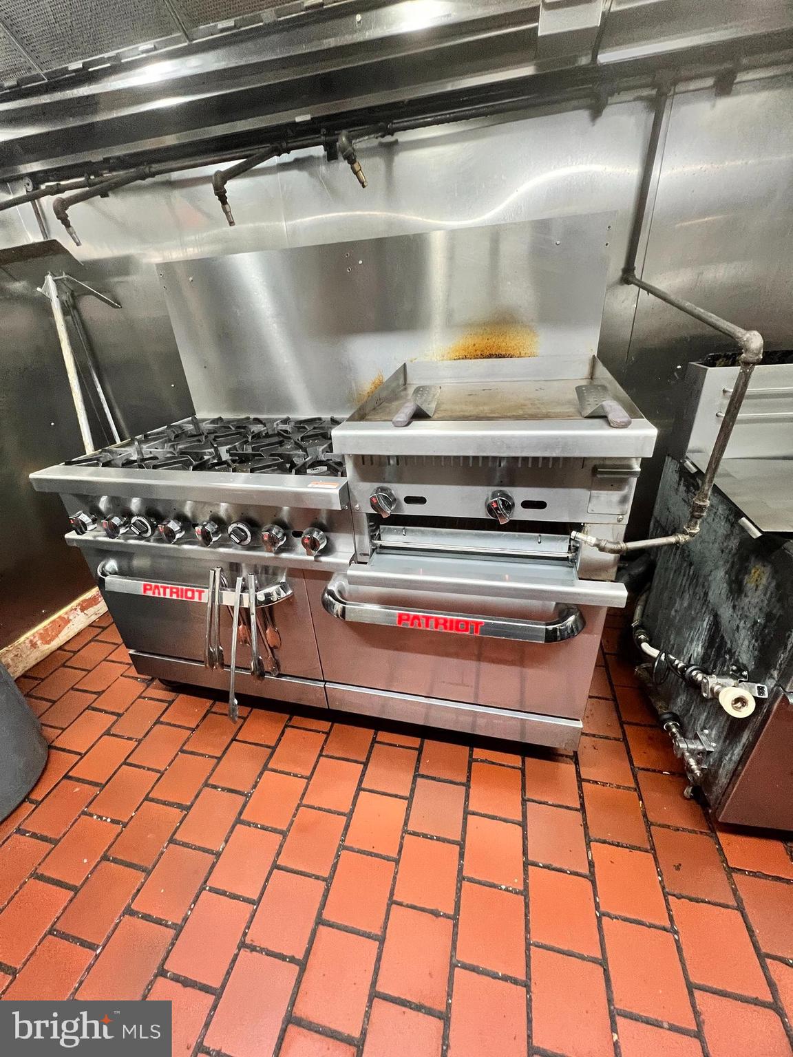 COBB ISLAND - Commercial Sale