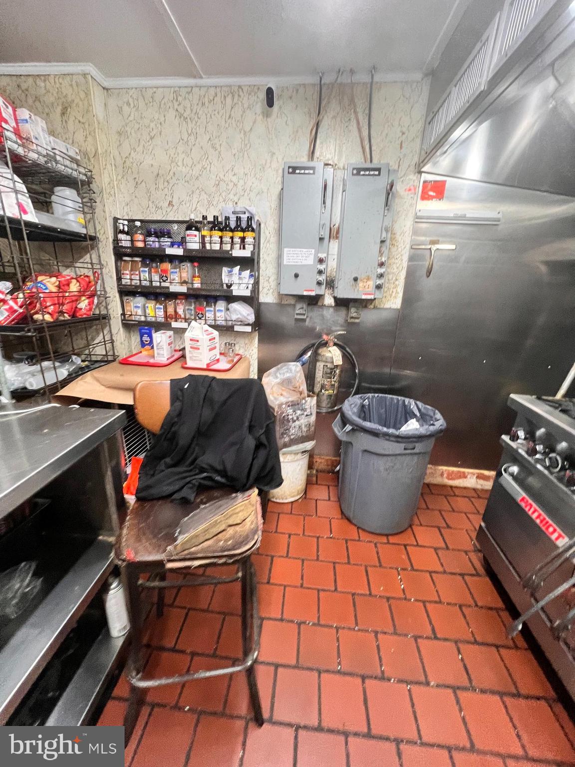 COBB ISLAND - Commercial Sale