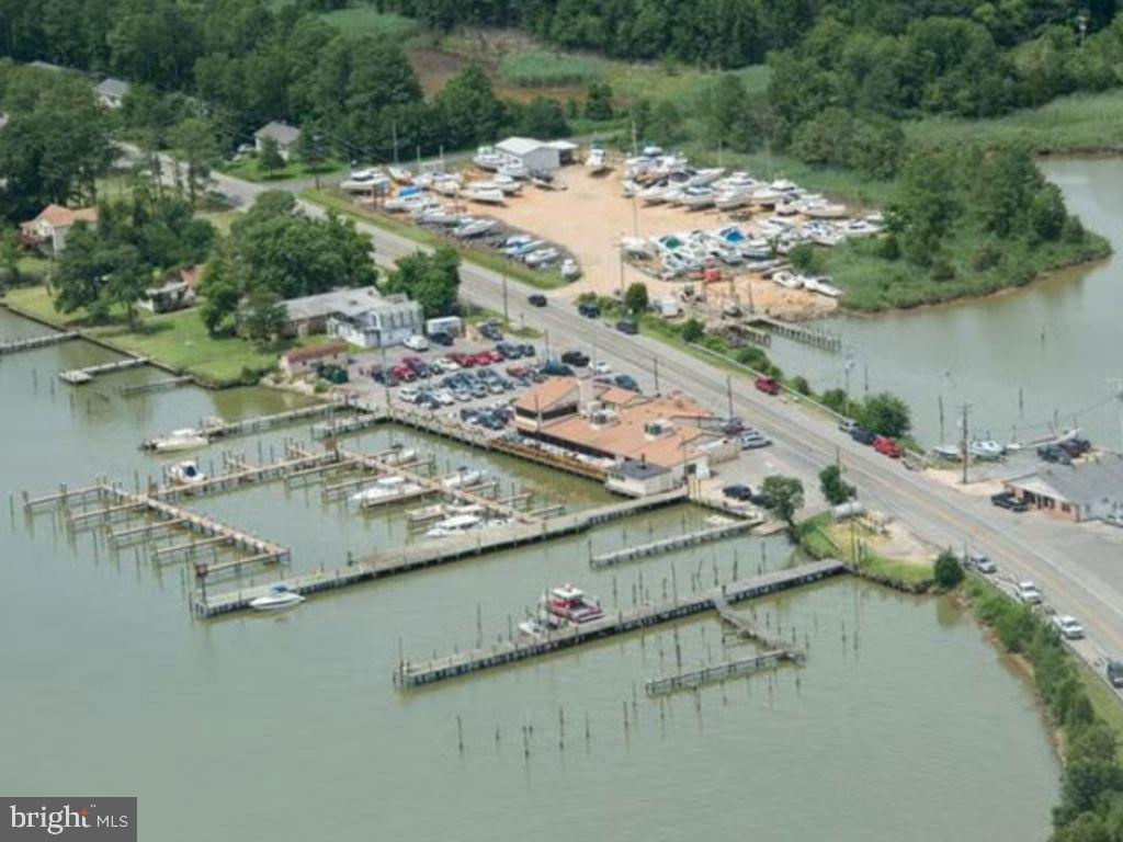 COBB ISLAND - Commercial Sale