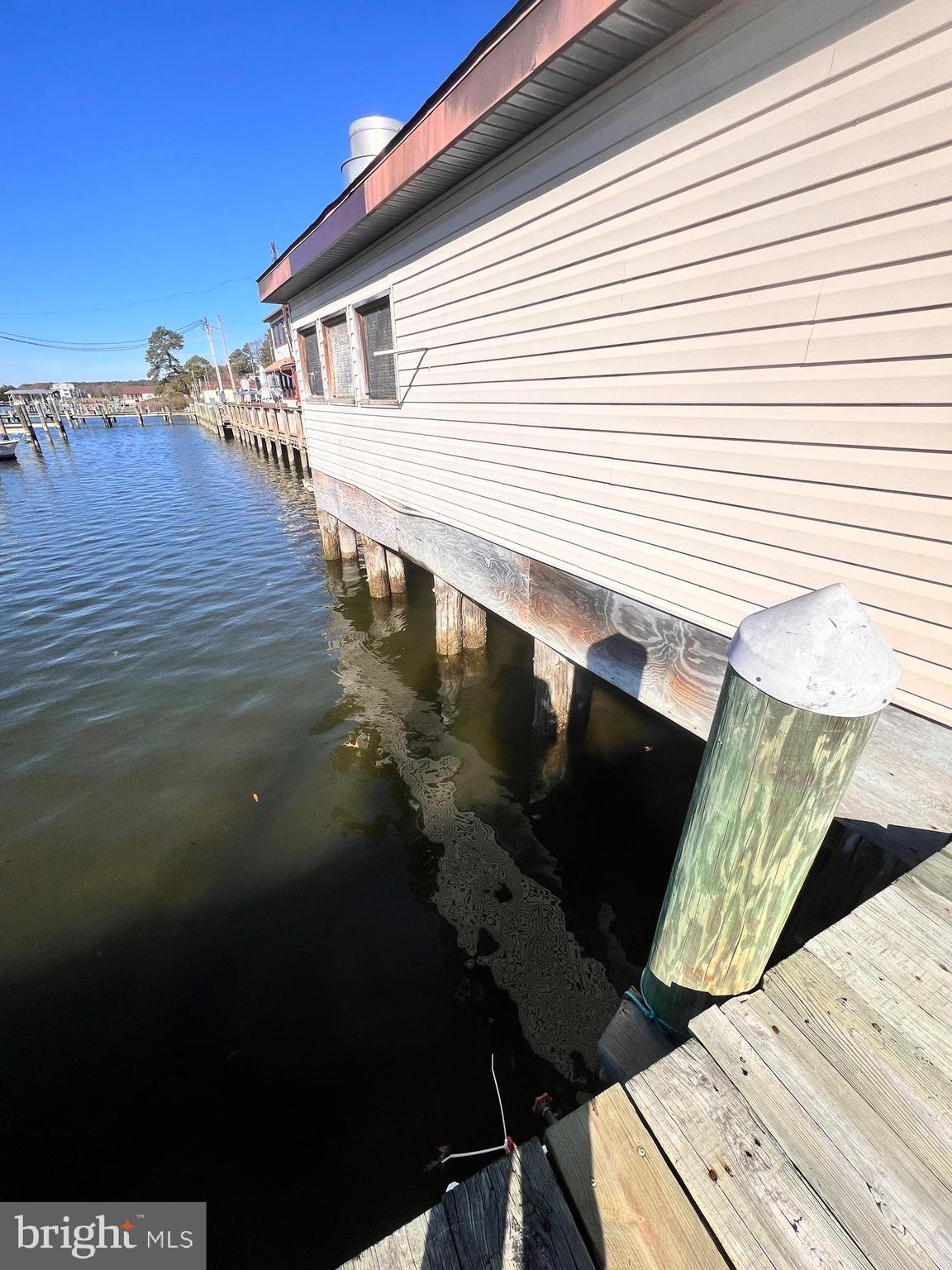 COBB ISLAND - Commercial Sale