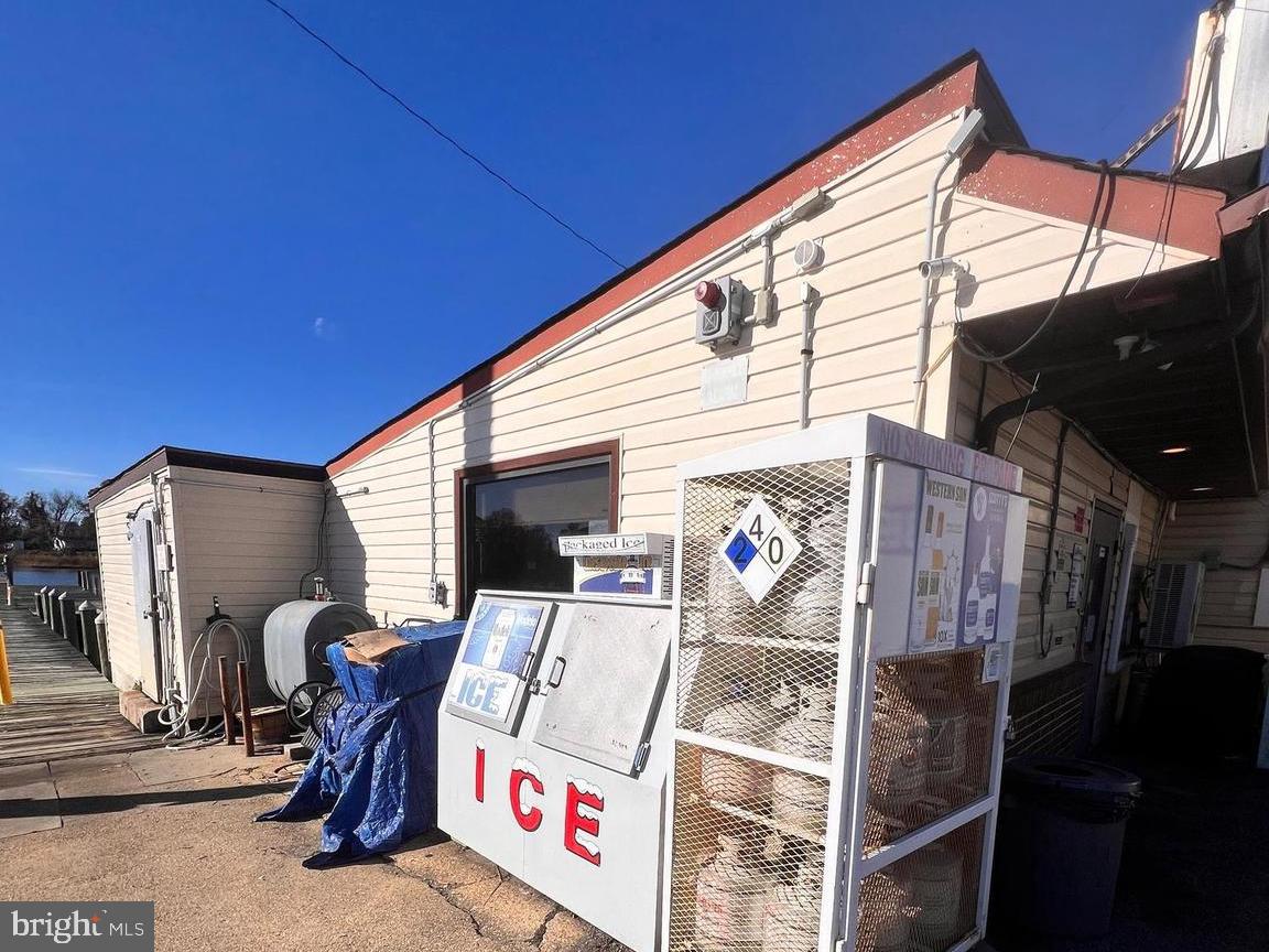 COBB ISLAND - Commercial Sale