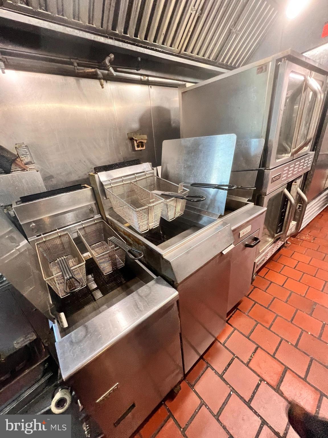 COBB ISLAND - Commercial Sale