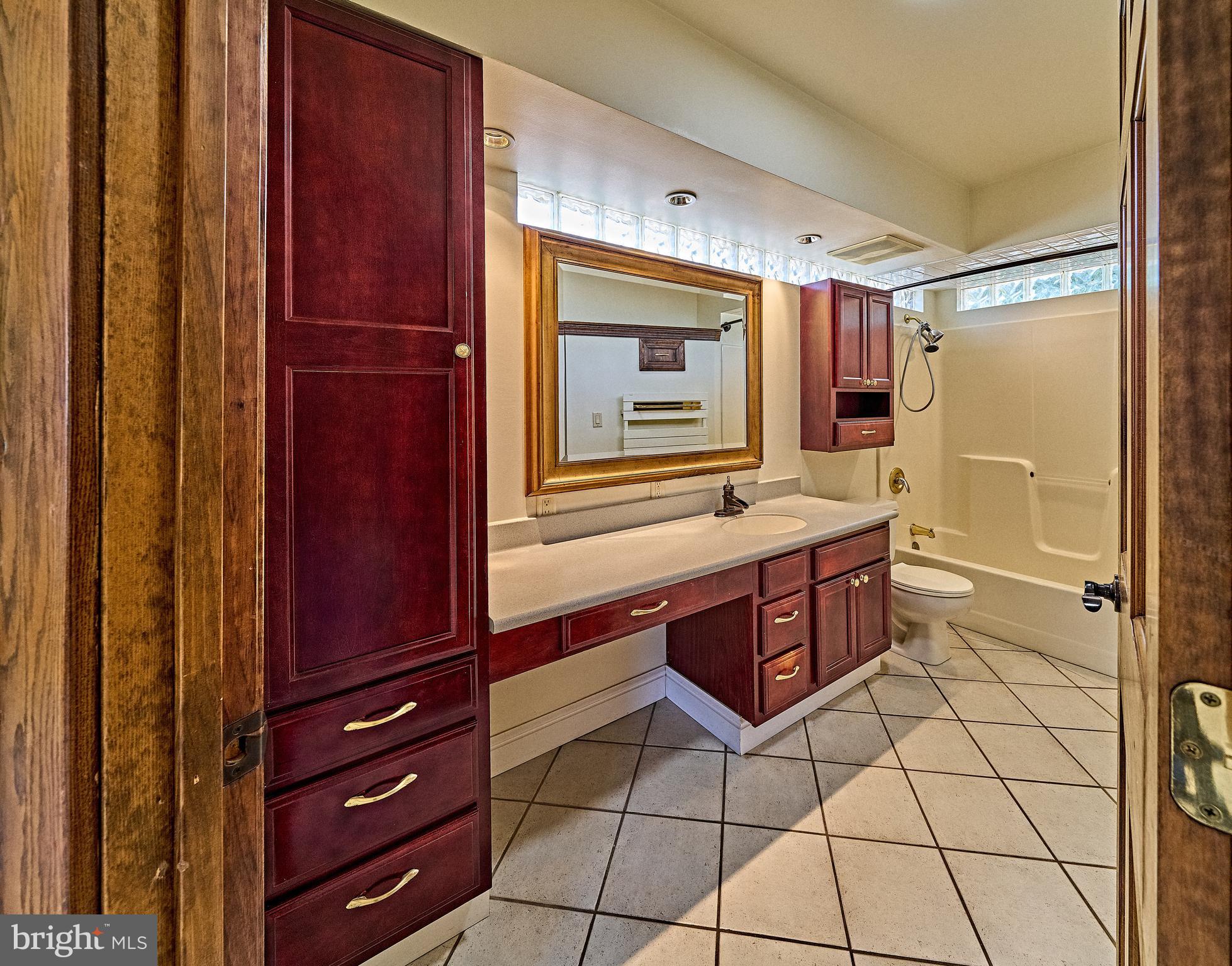 NORTH END - Residential