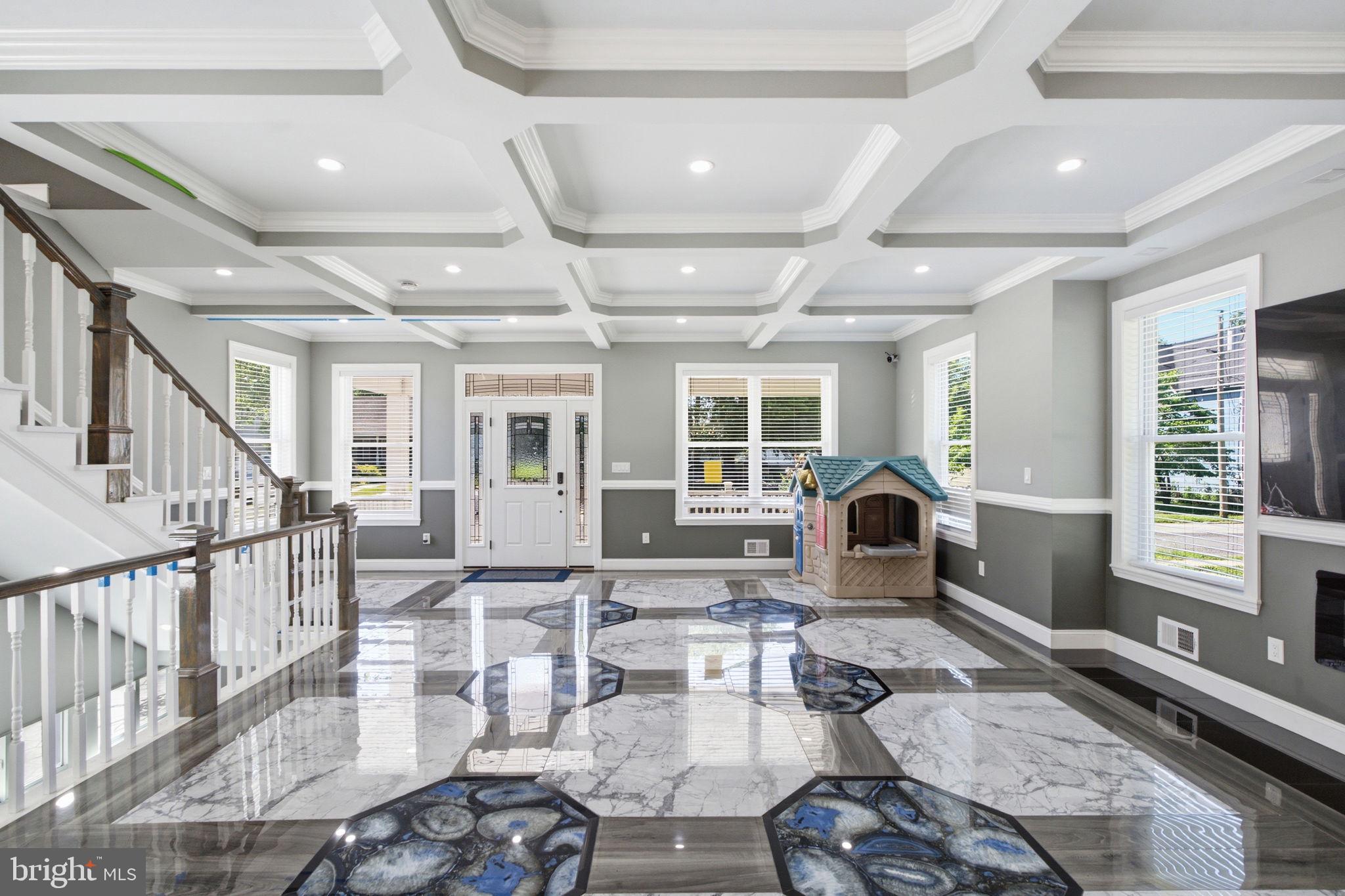 511 W 6TH STREET