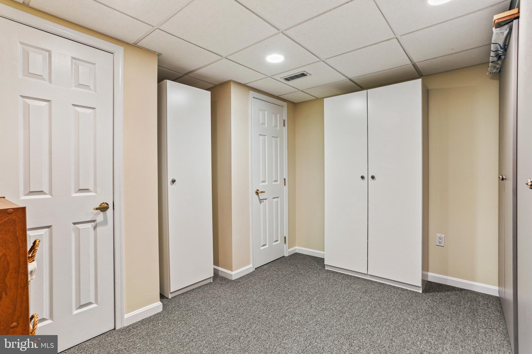 VILLAGE OF RIVER HILL - Residential