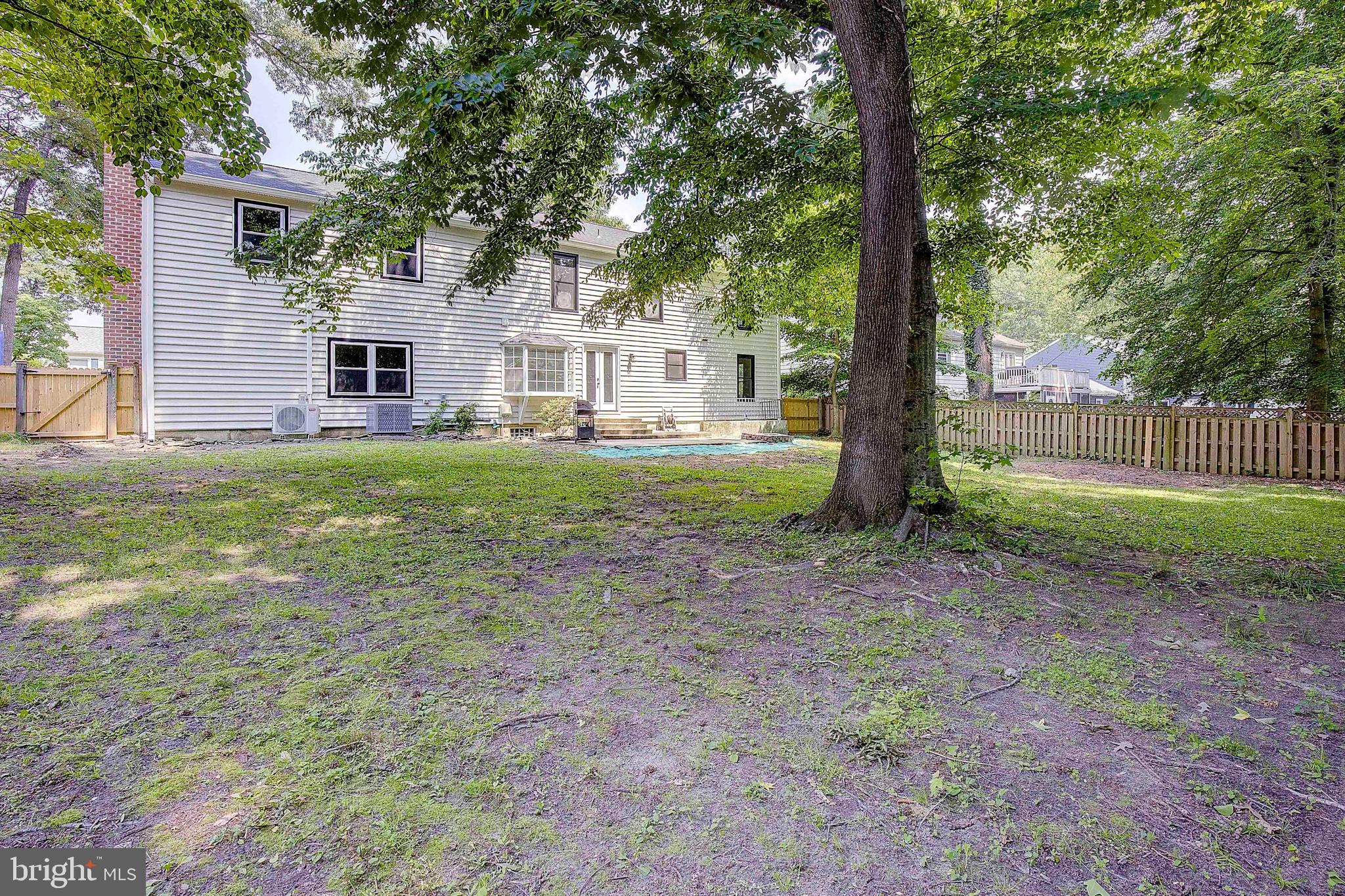 CROFTON TOWNE/PARK - Residential