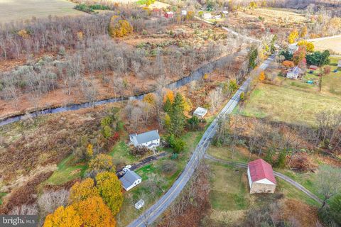 8659 ALLEMAENGEL ROAD KEMPTON PA 19529