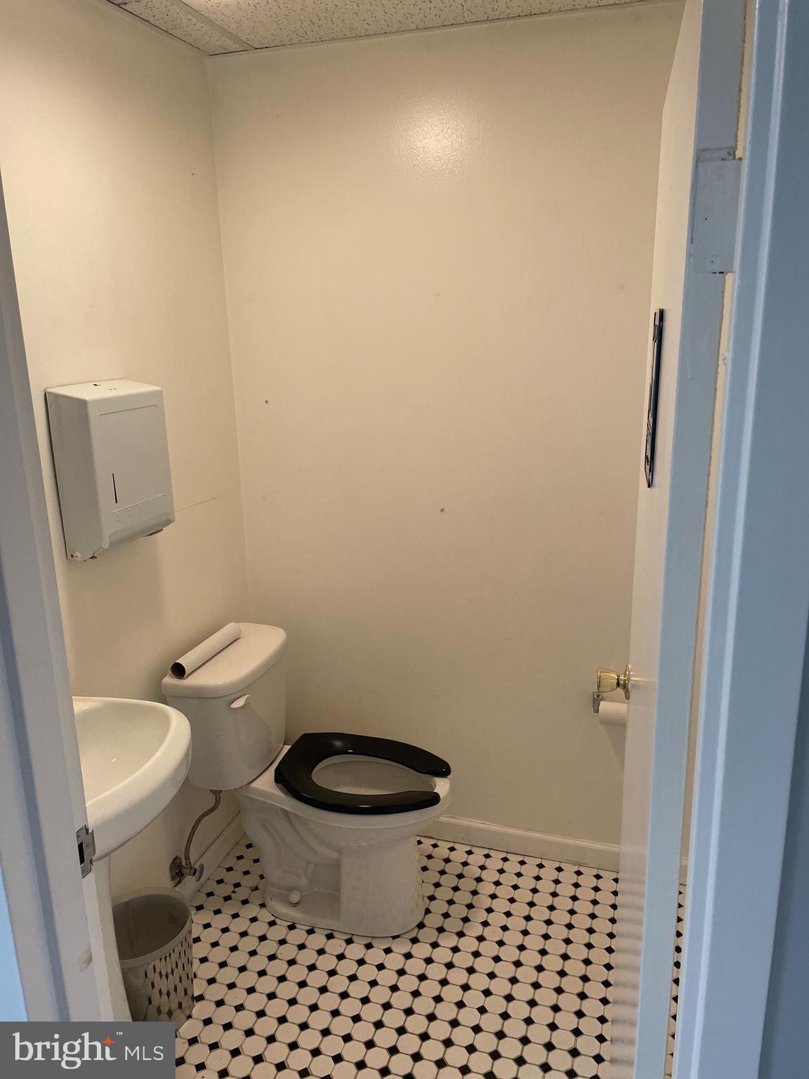 RIDGELEIGH - Commercial Lease