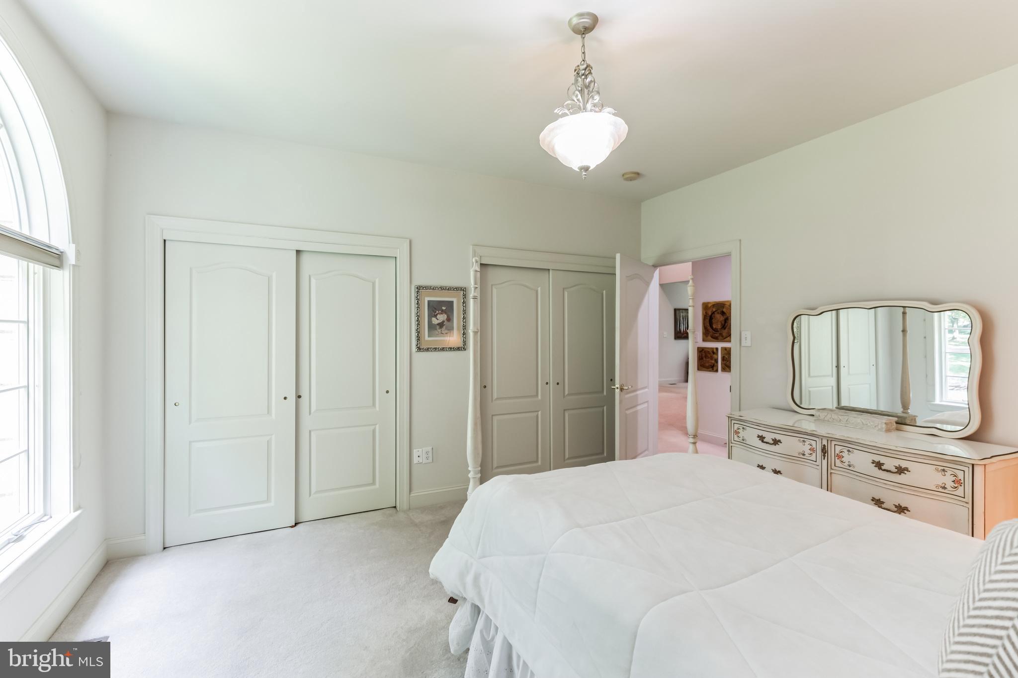 VIRGINIA GLEN - Residential