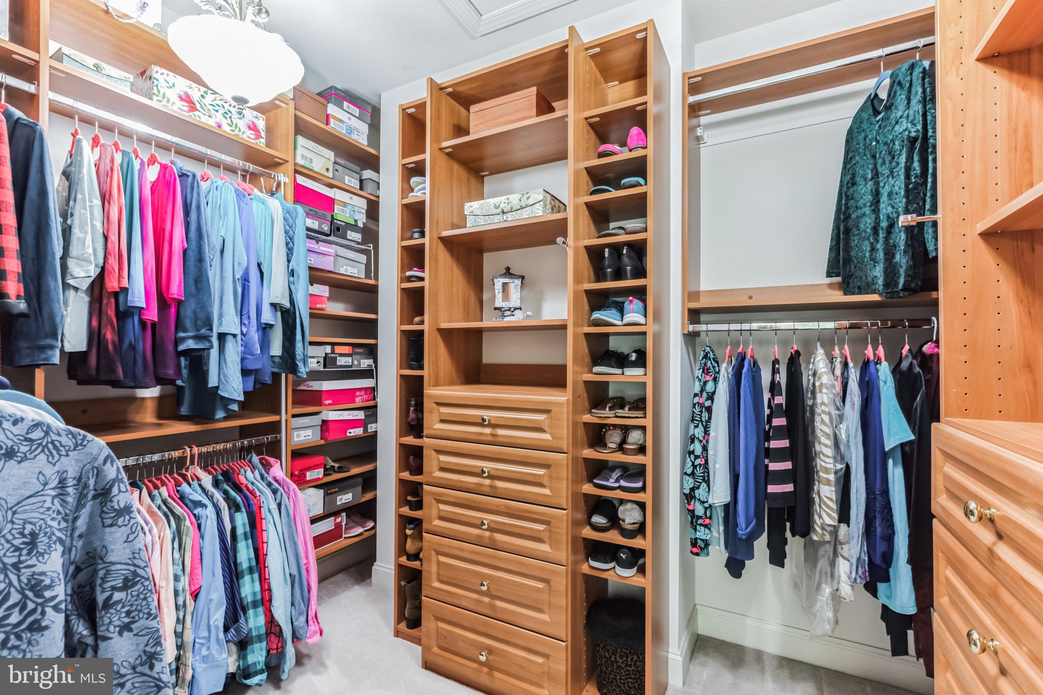 VIRGINIA GLEN - Residential