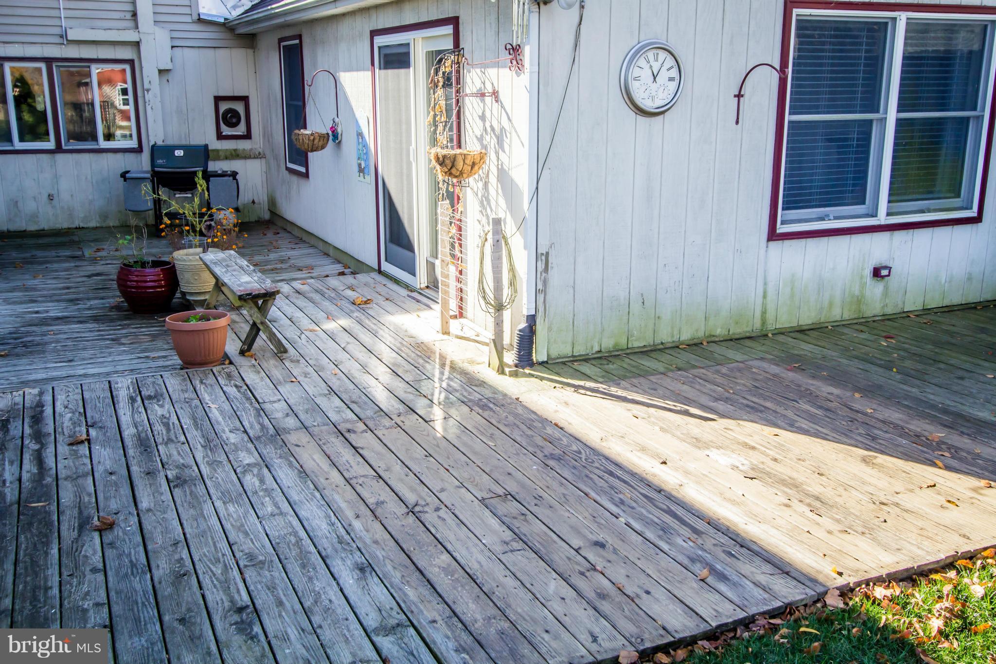 QUAKER NECK - Residential