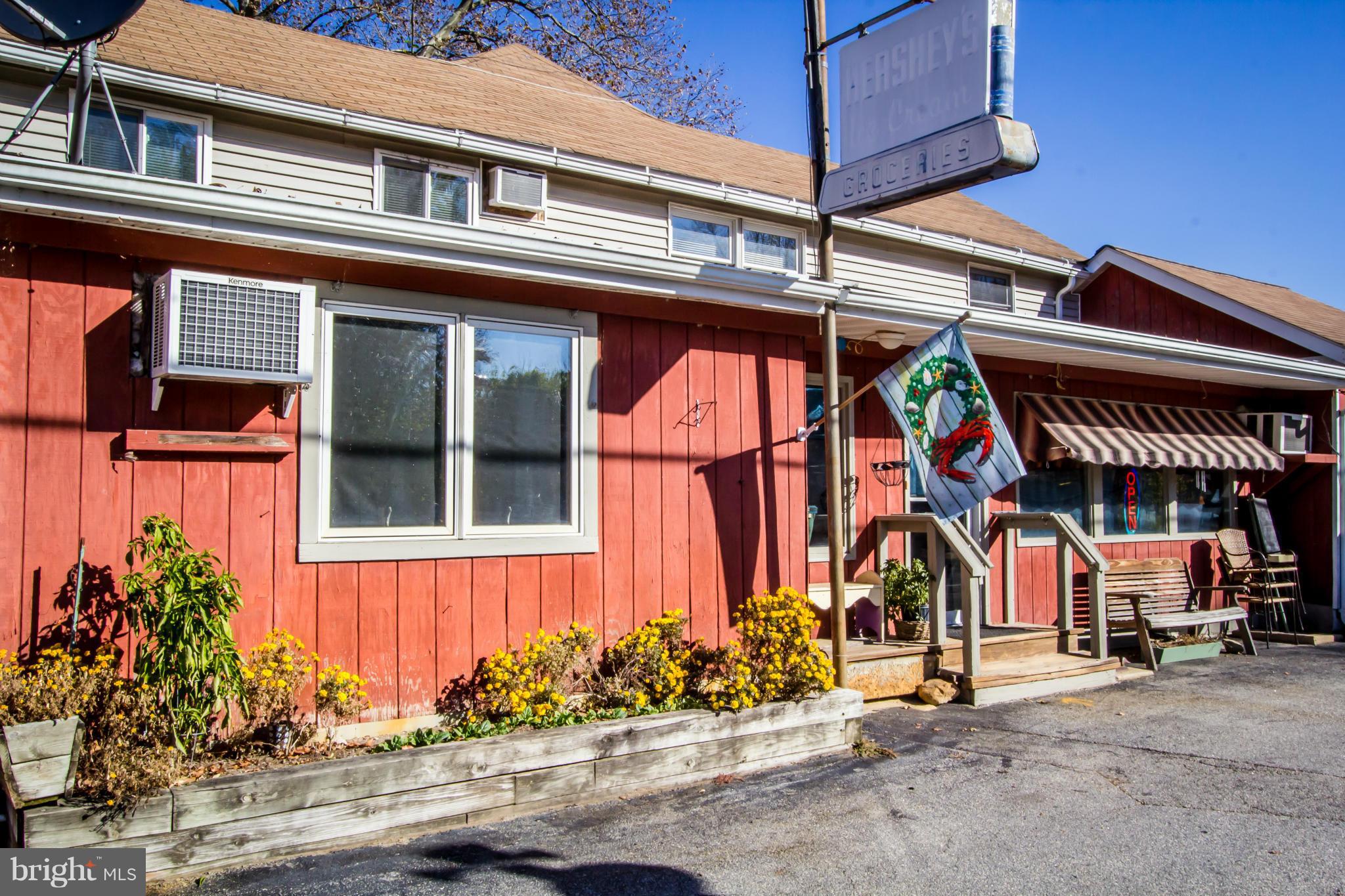 QUAKER NECK - Residential