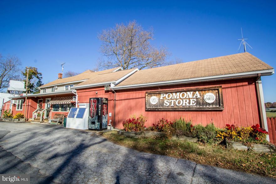 PRICE IMPROVEMENT - MOTIVATED SELLERS! Impeccably maintained 4 bed/2.5 bath home with income unit attached! Zoned 'Village', it would be perfect as a multitude of business opportunities... you name it! (2,444 sq.ft.) On over a half acre set in idyllic Quaker Neck, yet only about 5 miles from Downtown Ctown!