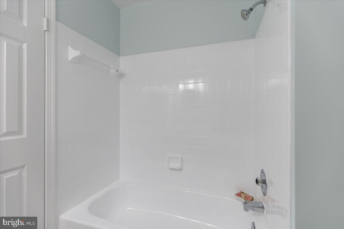 HIDDEN OAKS - Residential