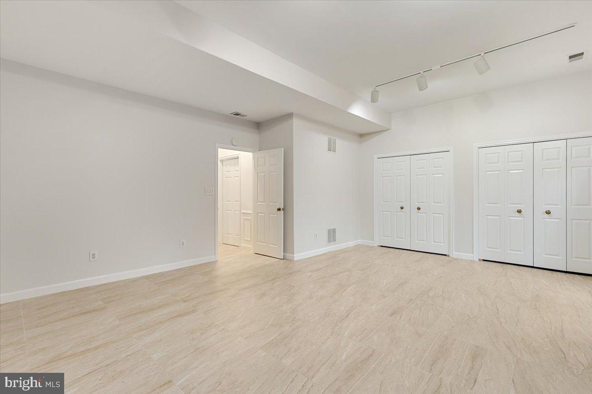 HIDDEN OAKS - Residential