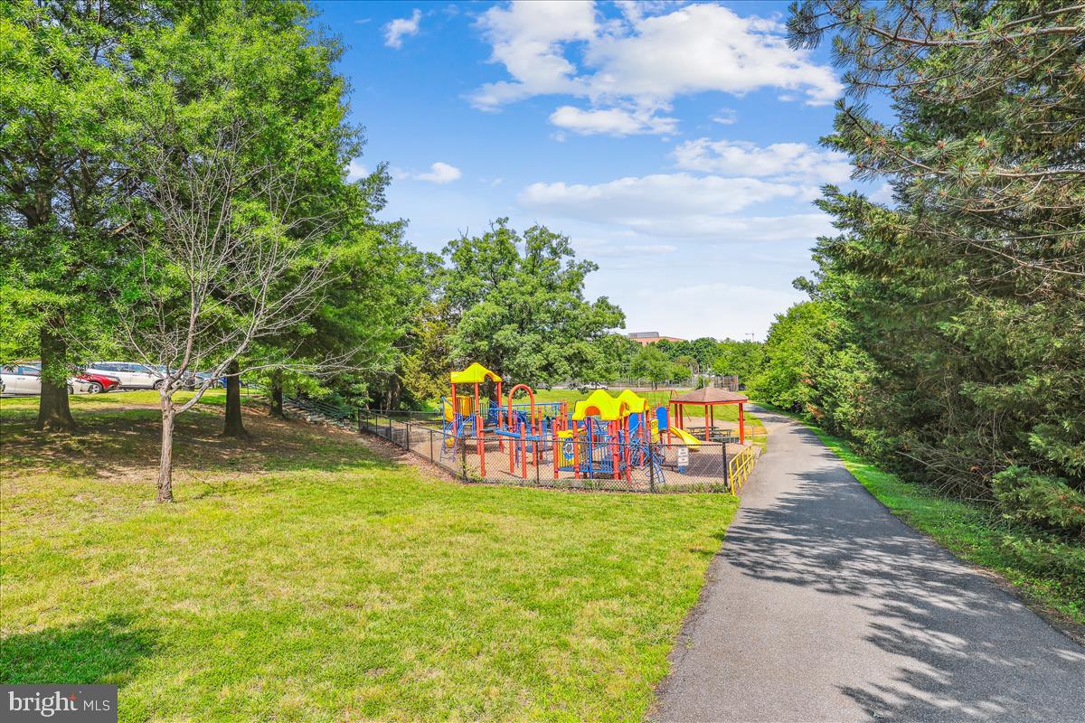 HIDDEN OAKS - Residential