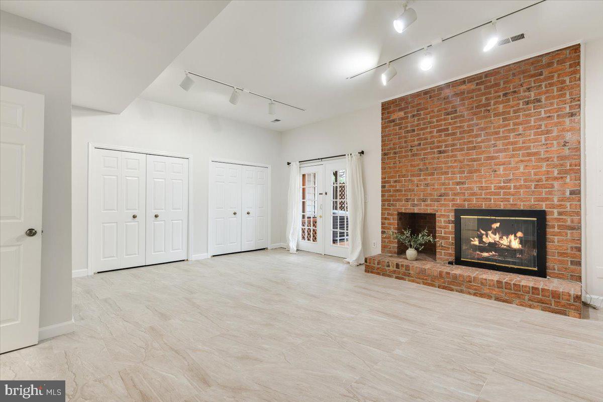 HIDDEN OAKS - Residential