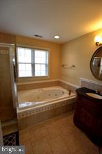 GLENVIEW - Residential Lease