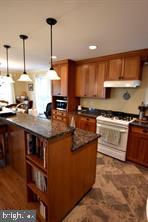 GLENVIEW - Residential Lease