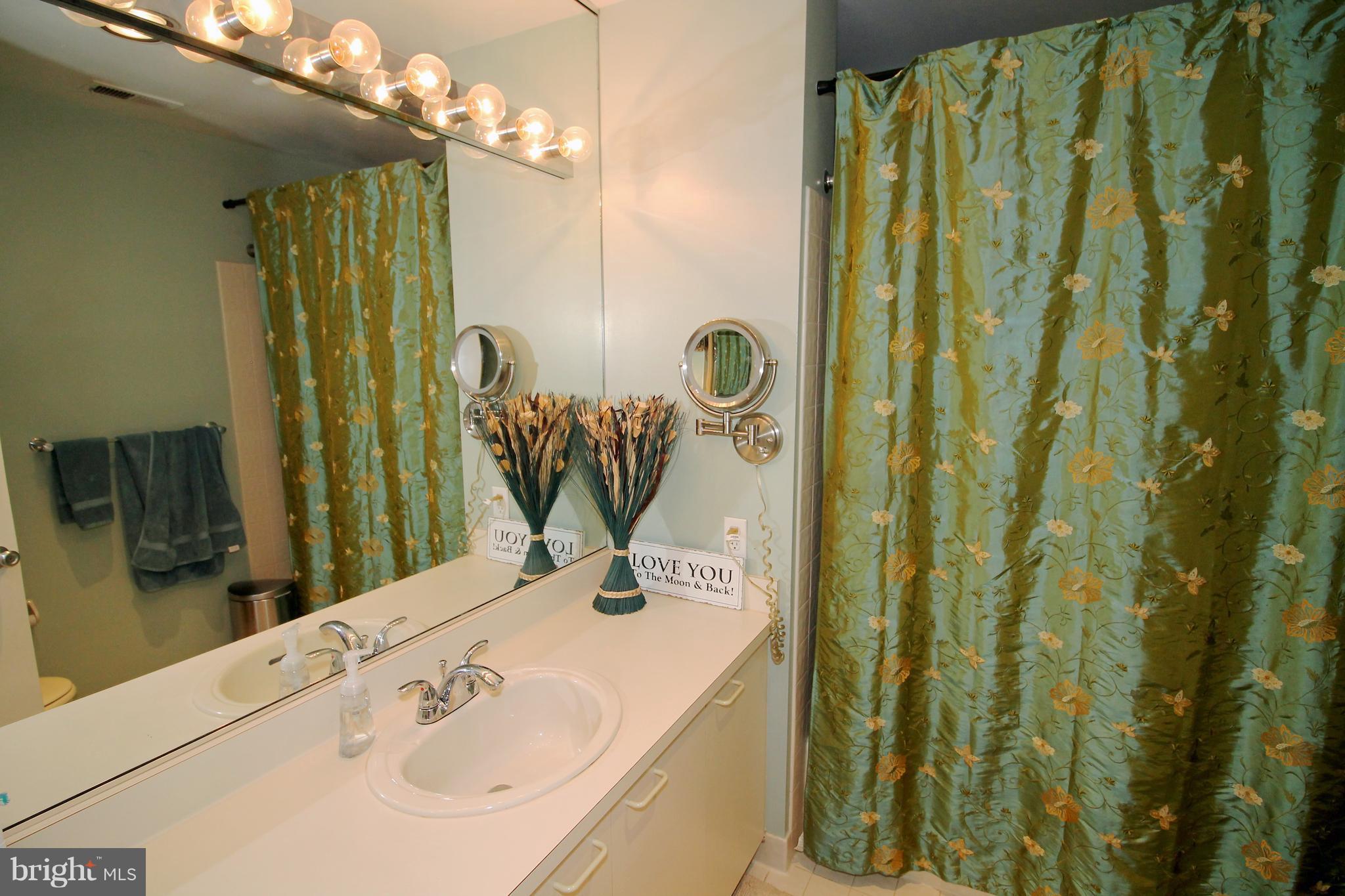 ASHTON WOODS - Residential