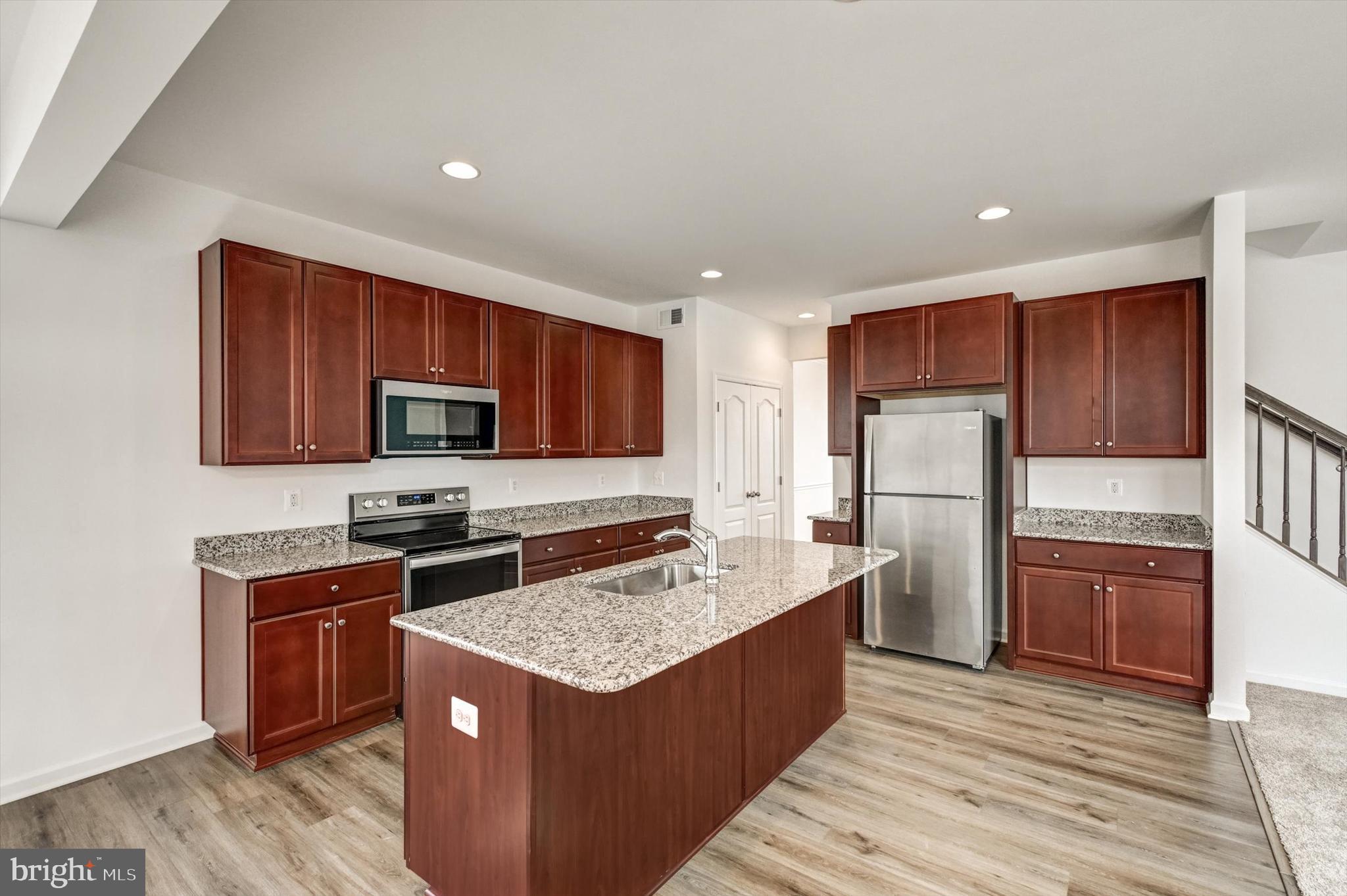 HUNTFIELD - Residential Lease