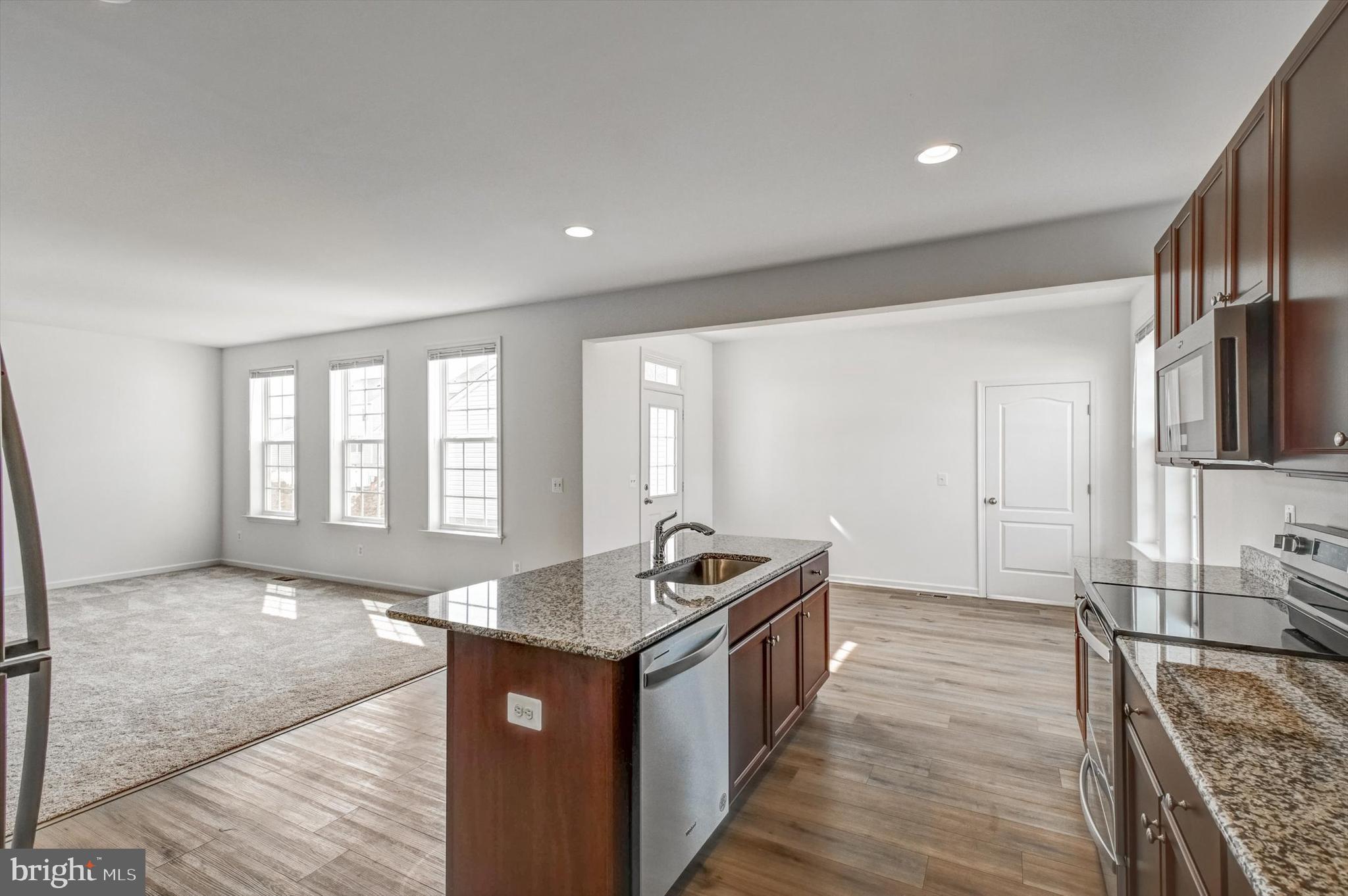 HUNTFIELD - Residential Lease