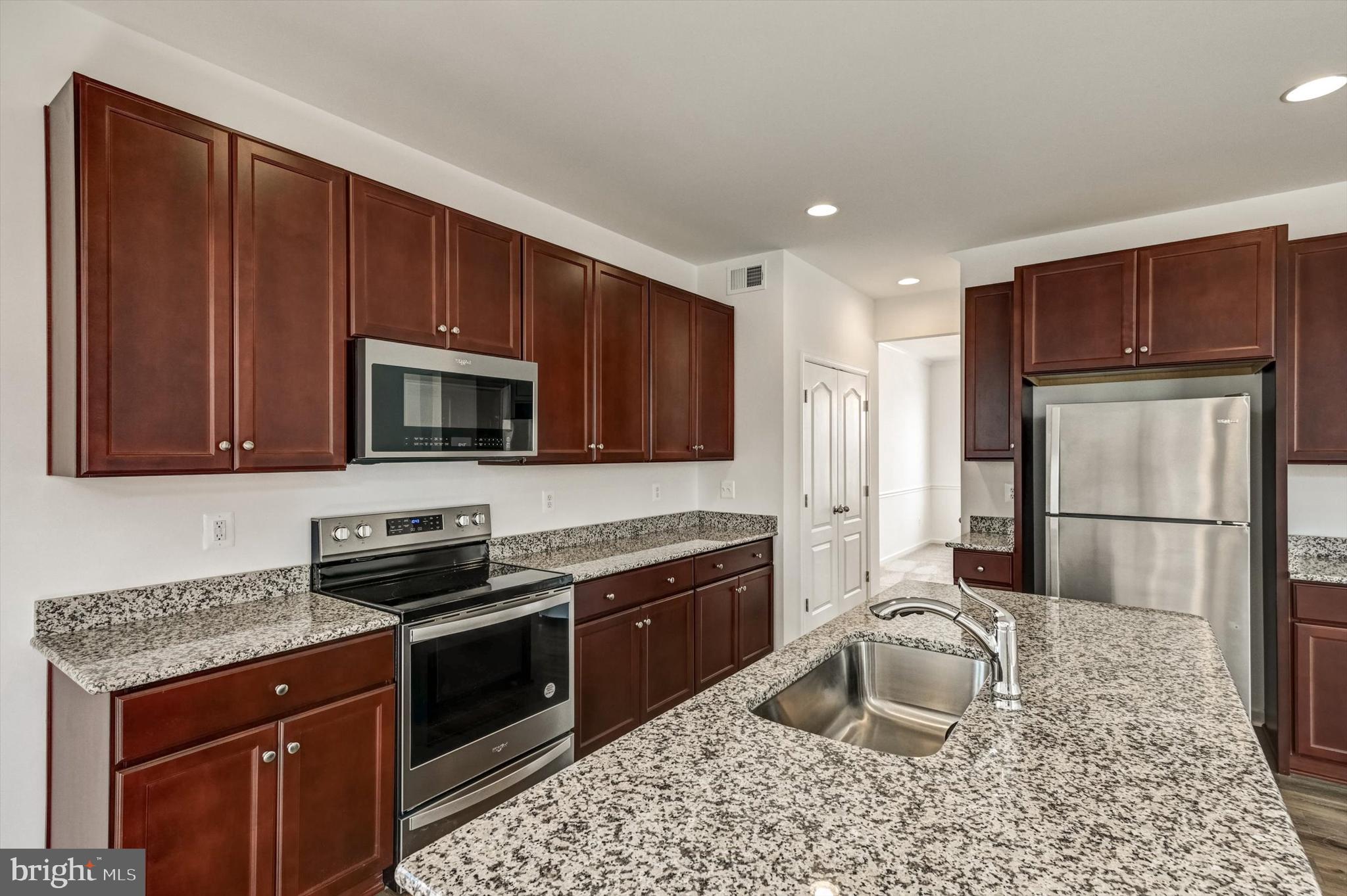 HUNTFIELD - Residential Lease