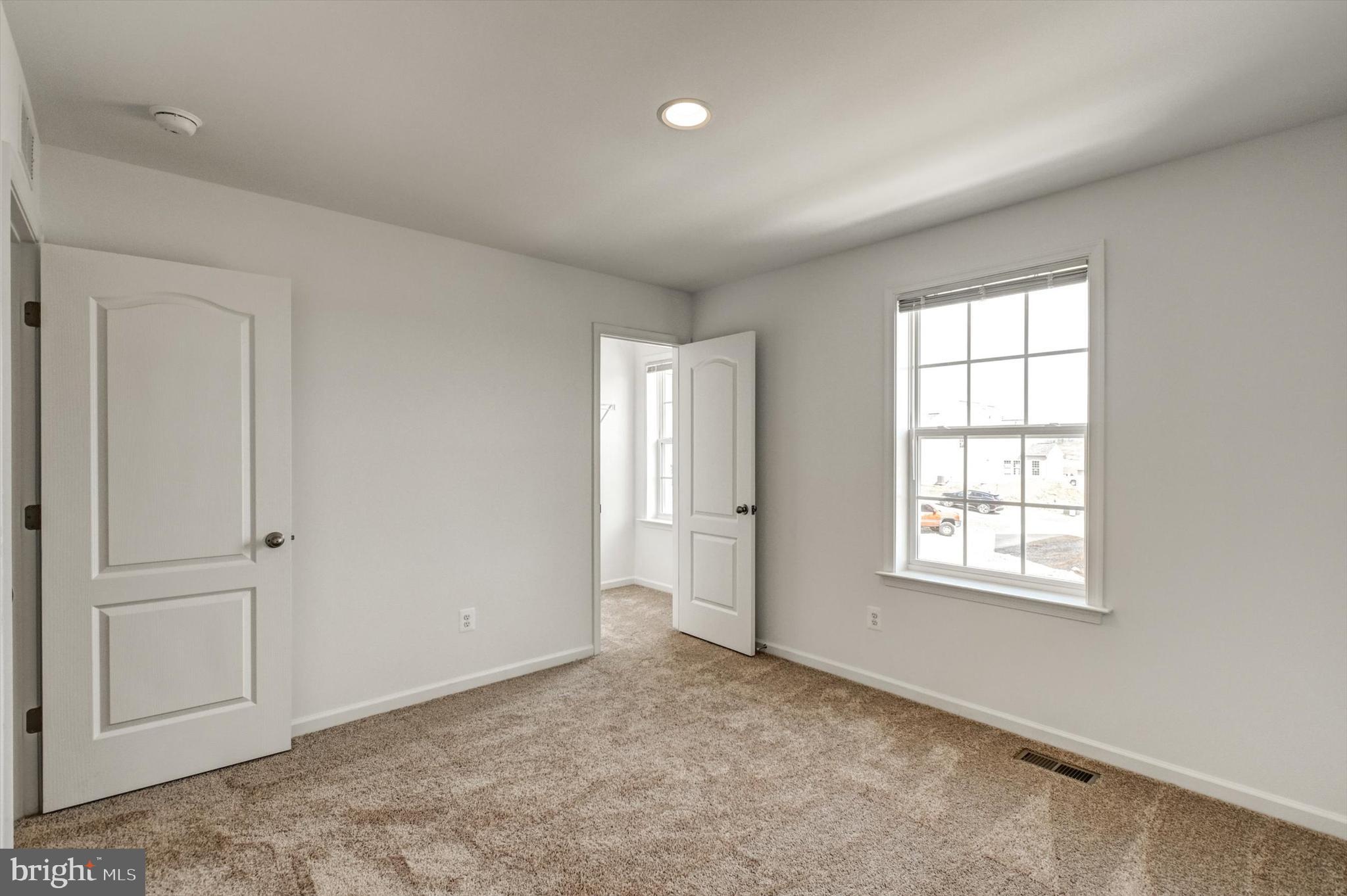 HUNTFIELD - Residential Lease