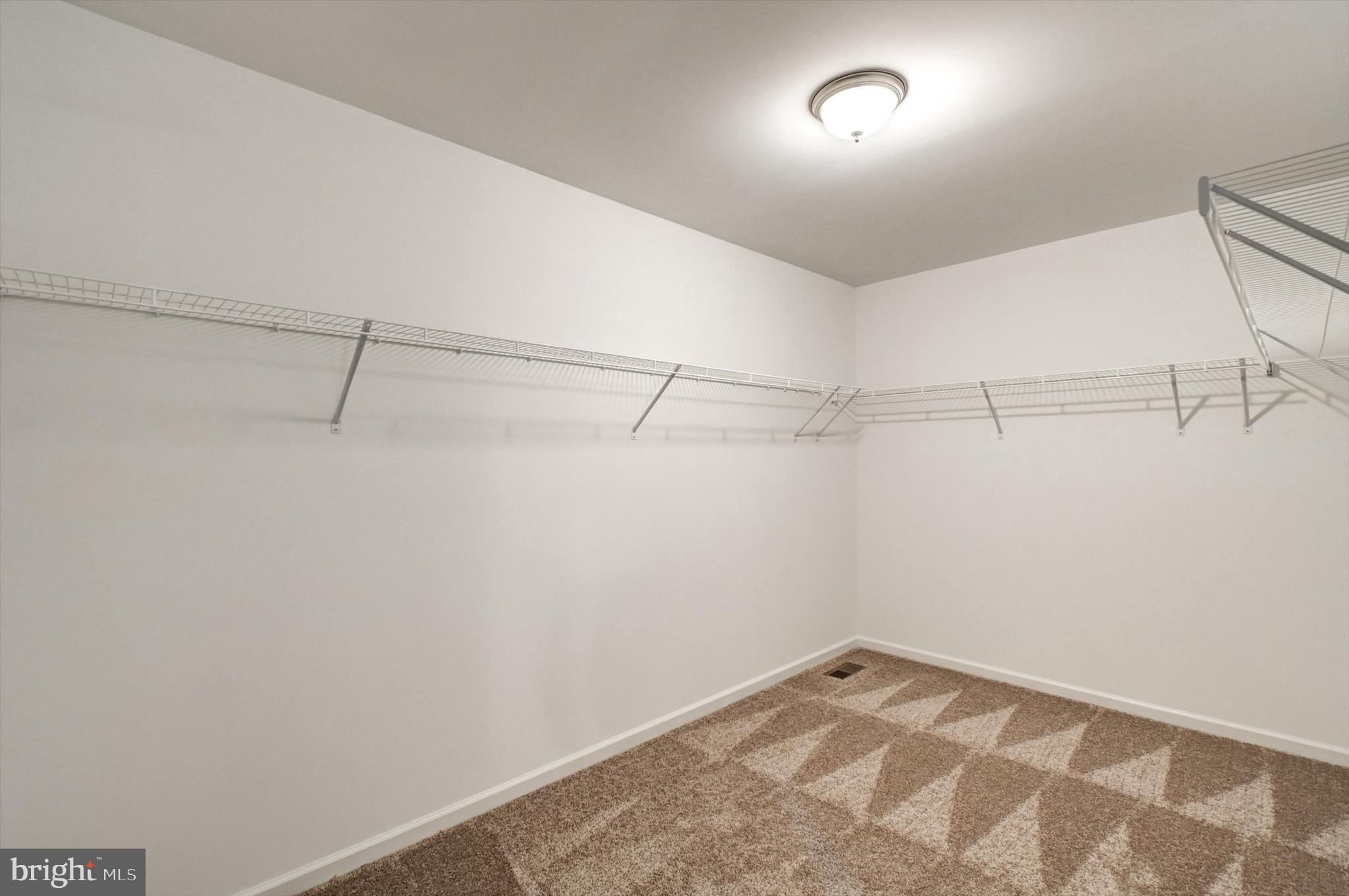 HUNTFIELD - Residential Lease