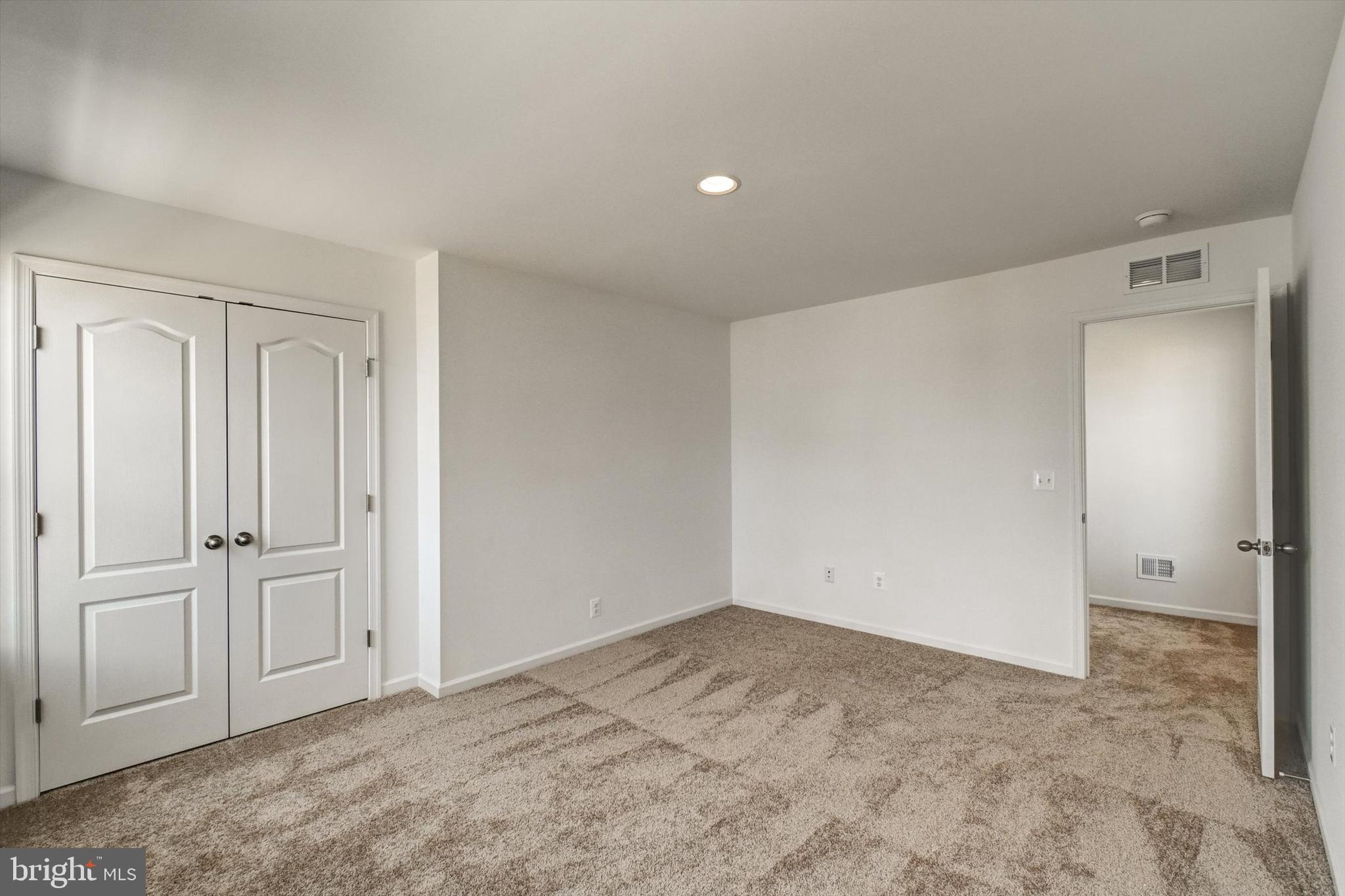 HUNTFIELD - Residential Lease