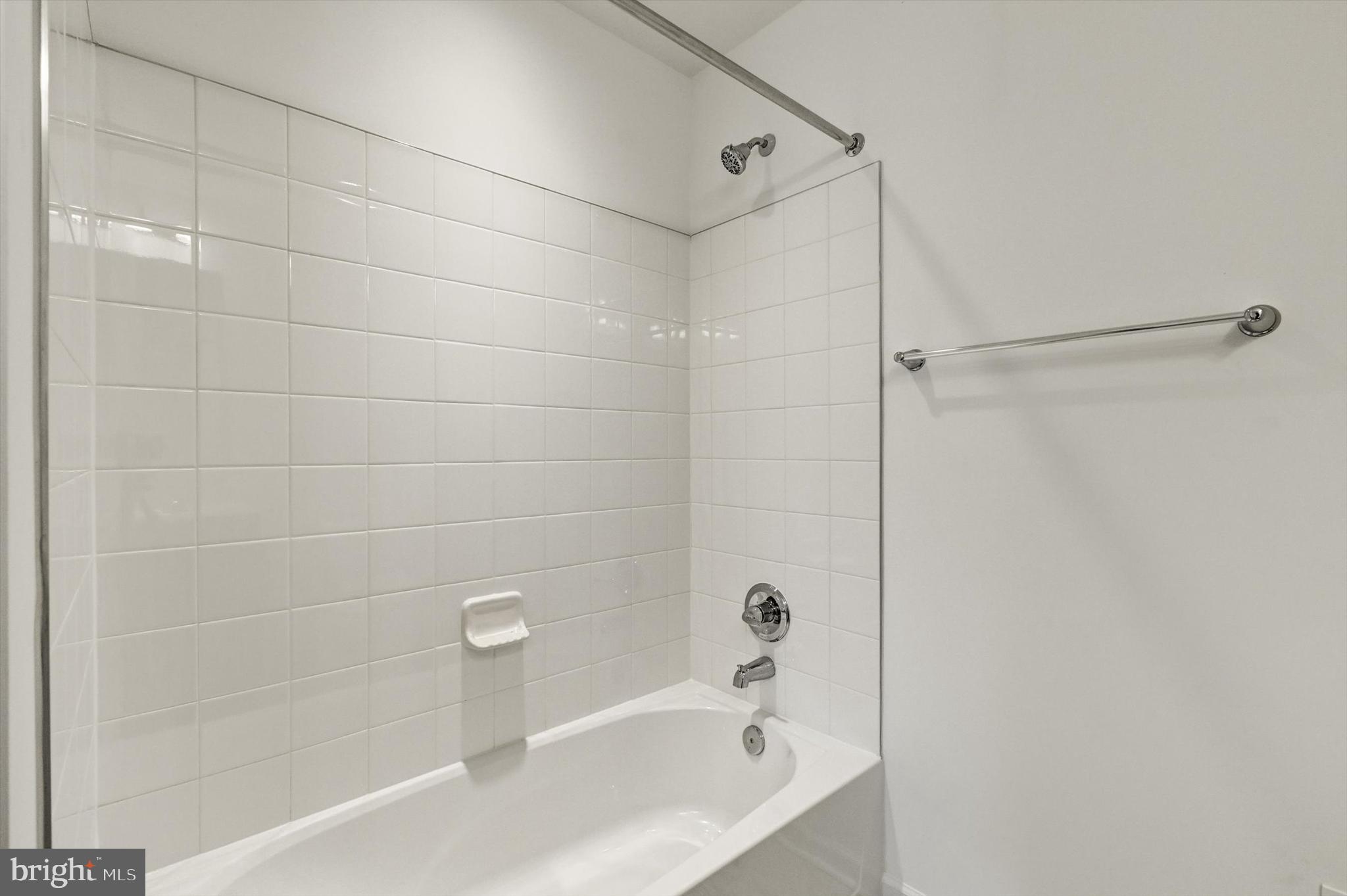 HUNTFIELD - Residential Lease