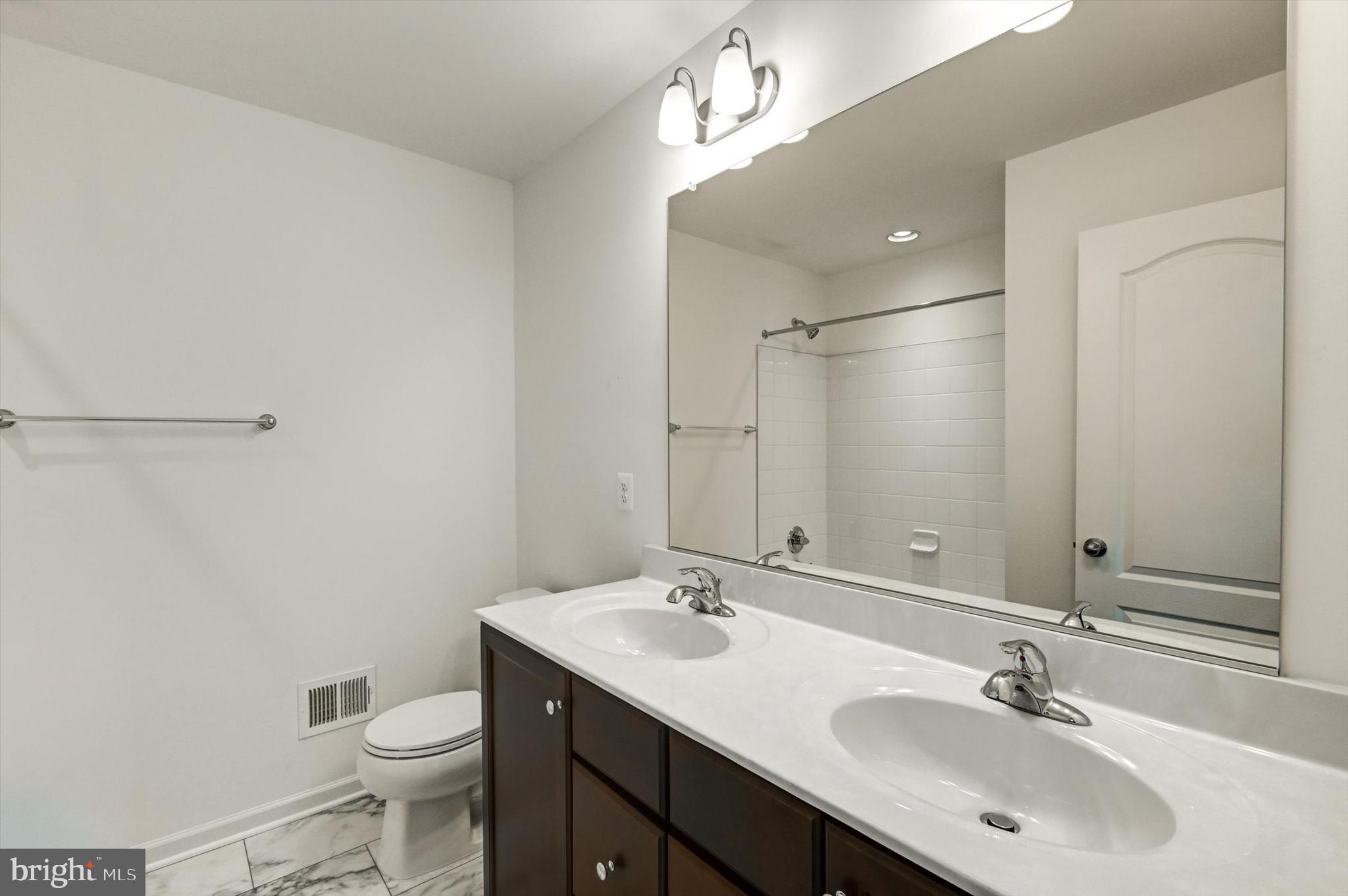 HUNTFIELD - Residential Lease