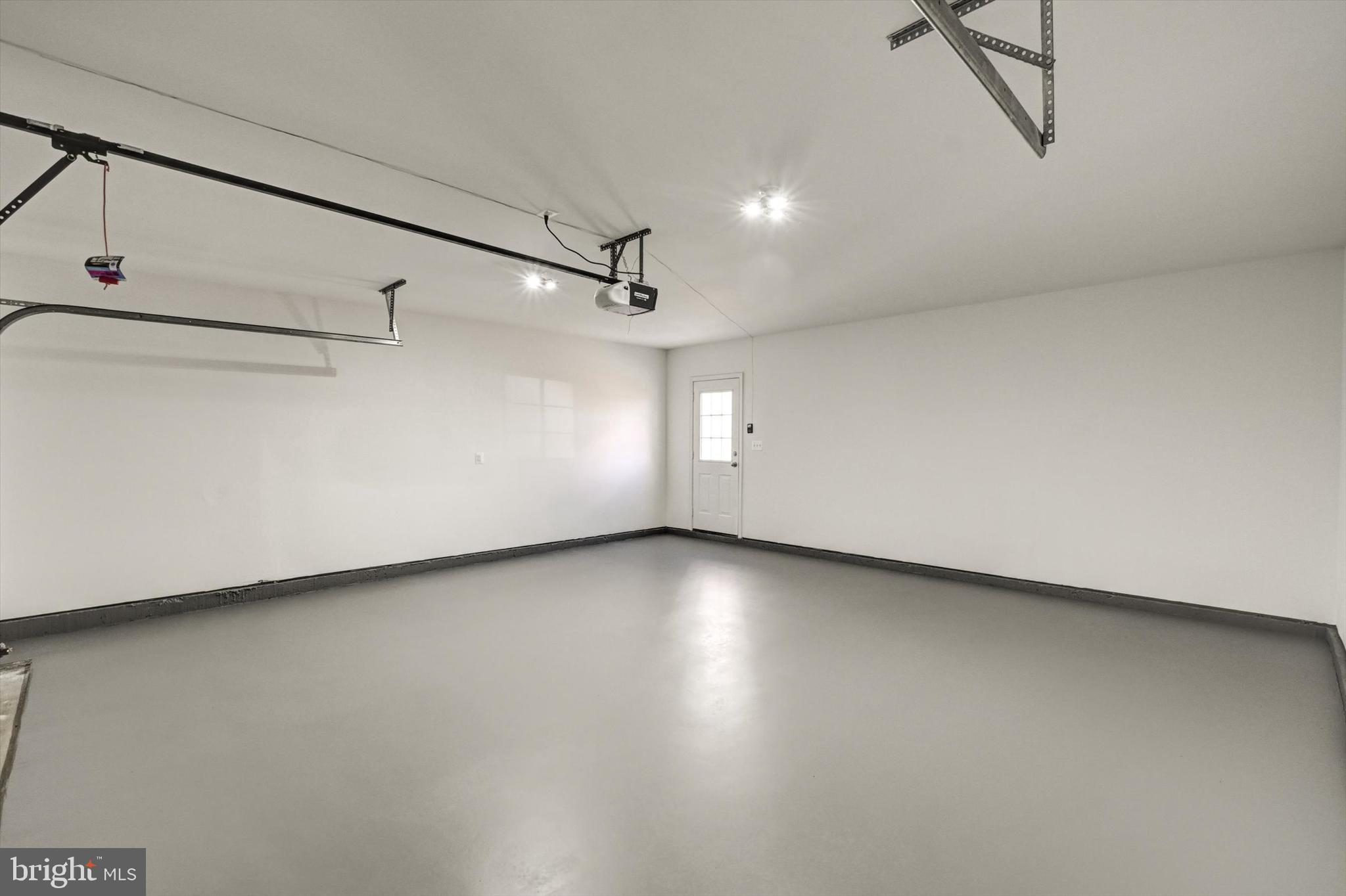 HUNTFIELD - Residential Lease