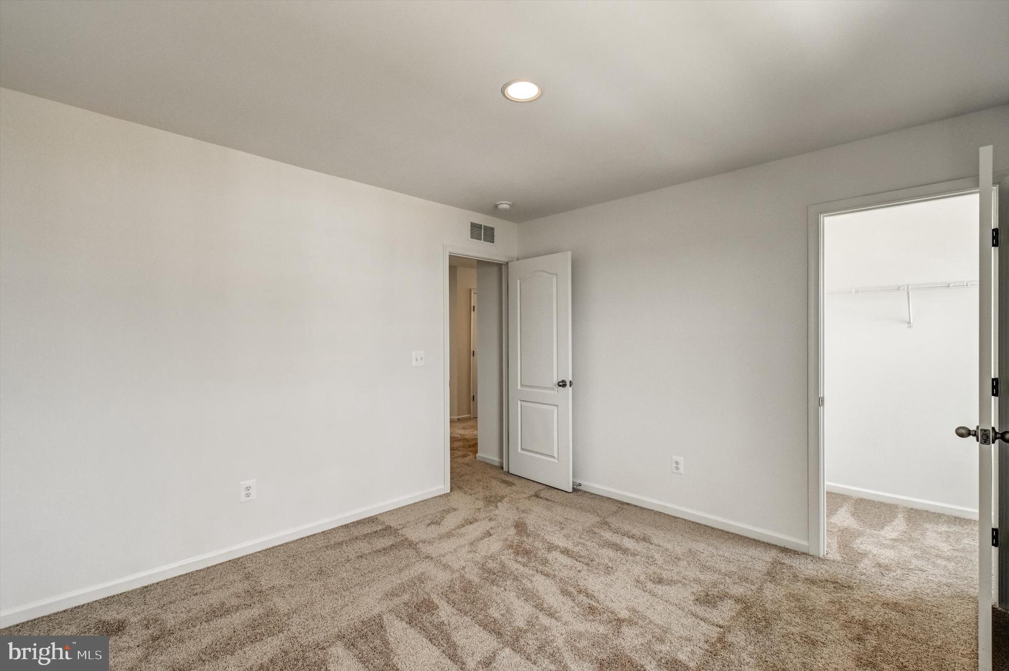 HUNTFIELD - Residential Lease