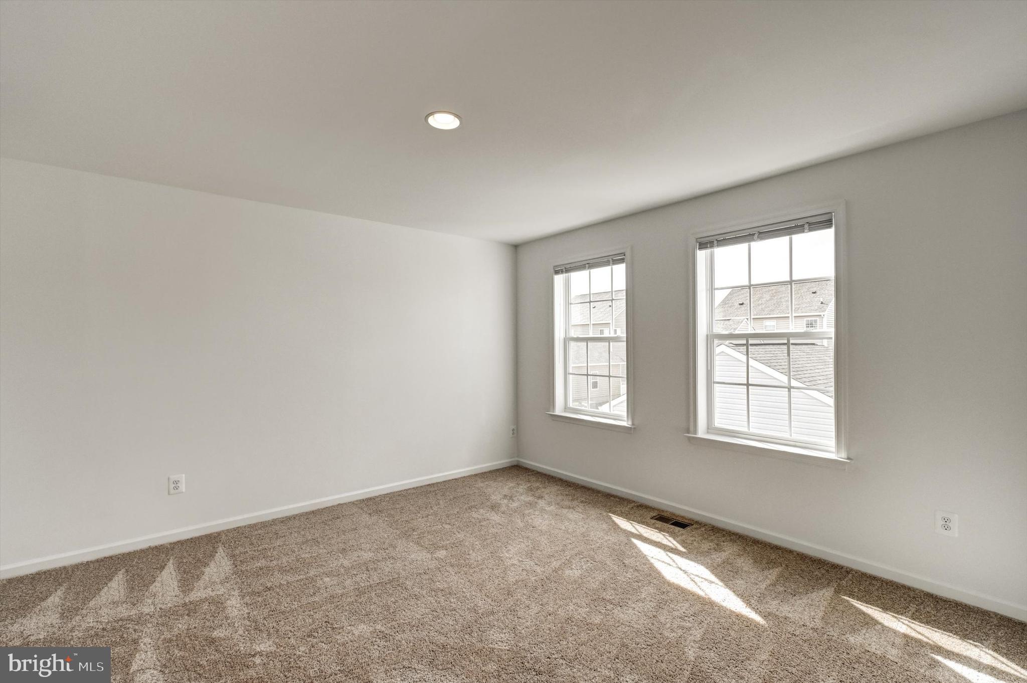 HUNTFIELD - Residential Lease