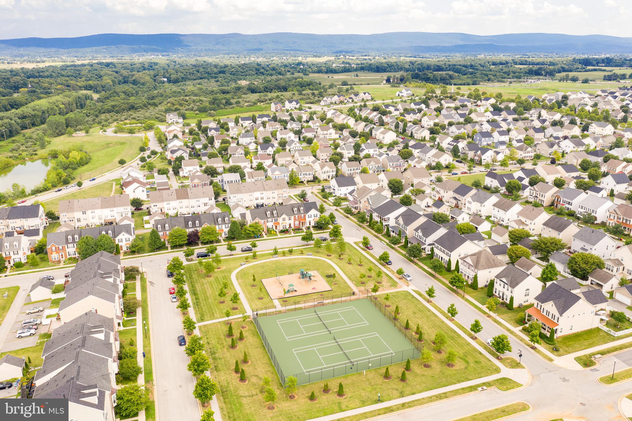 HUNTFIELD - Residential Lease