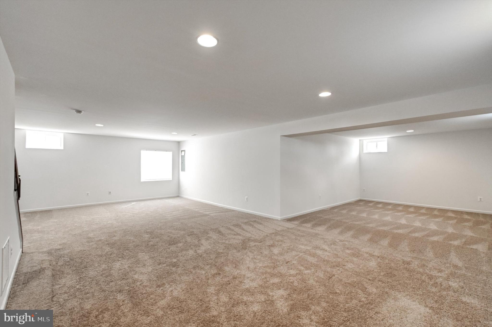 HUNTFIELD - Residential Lease