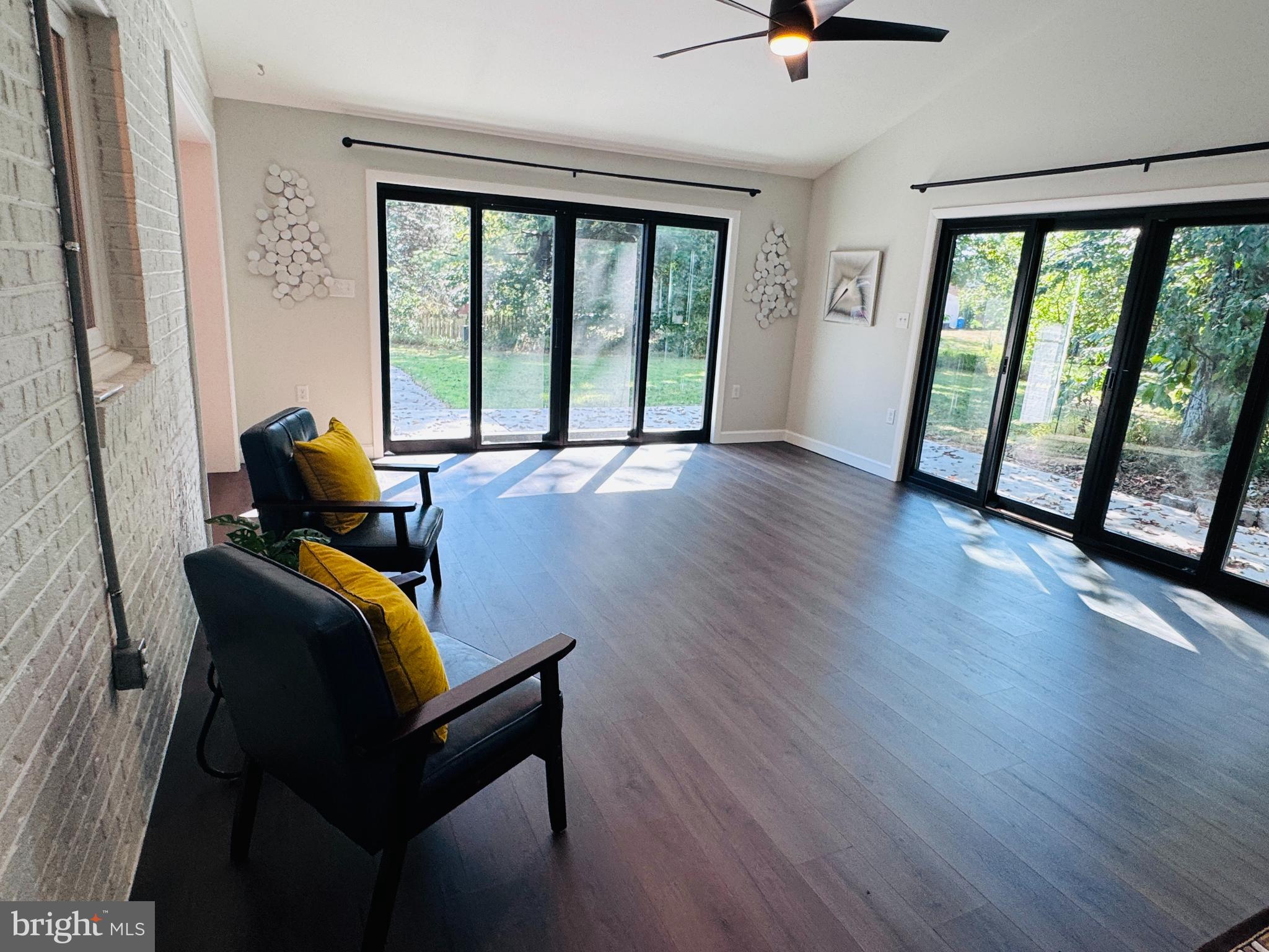 WILLOWDALE - Residential