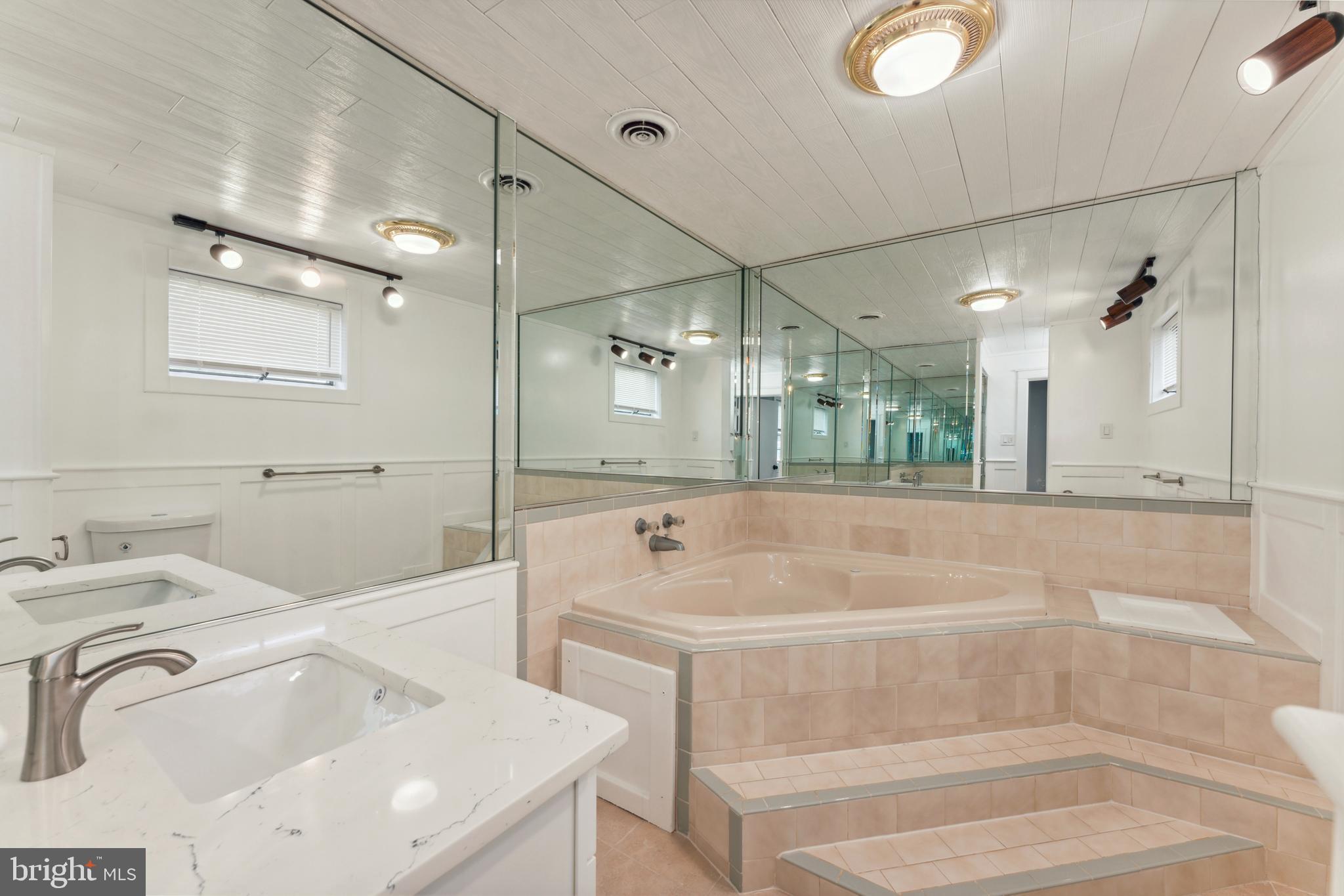 HUNTINGDON VALLEY - Residential