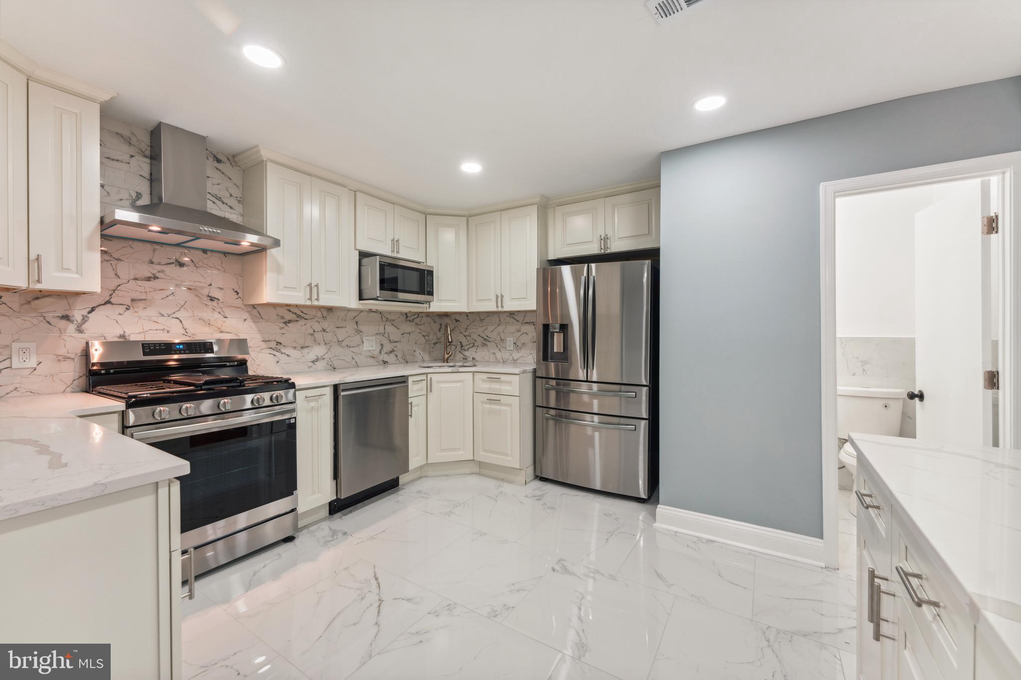 HUNTINGDON VALLEY - Residential