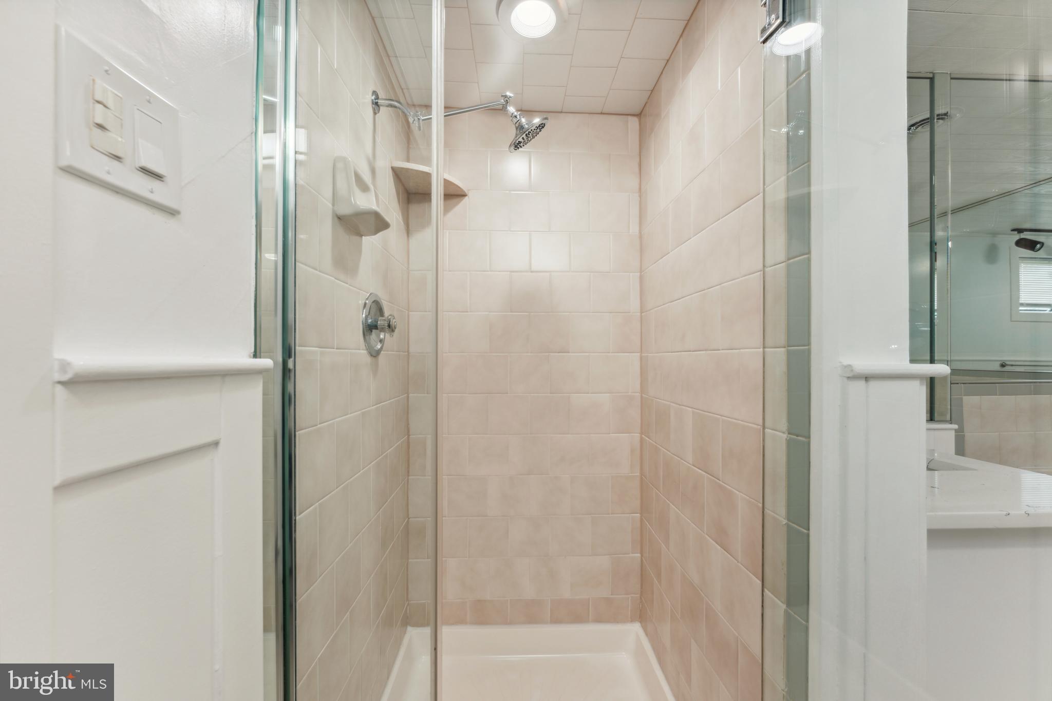 HUNTINGDON VALLEY - Residential