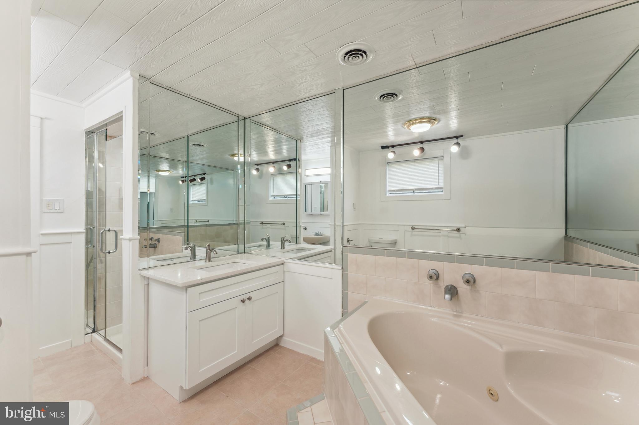 HUNTINGDON VALLEY - Residential