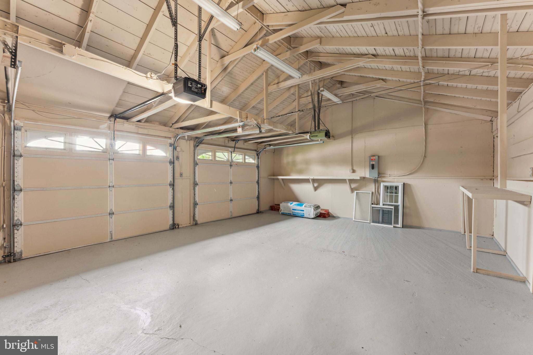 HUNTINGDON VALLEY - Residential