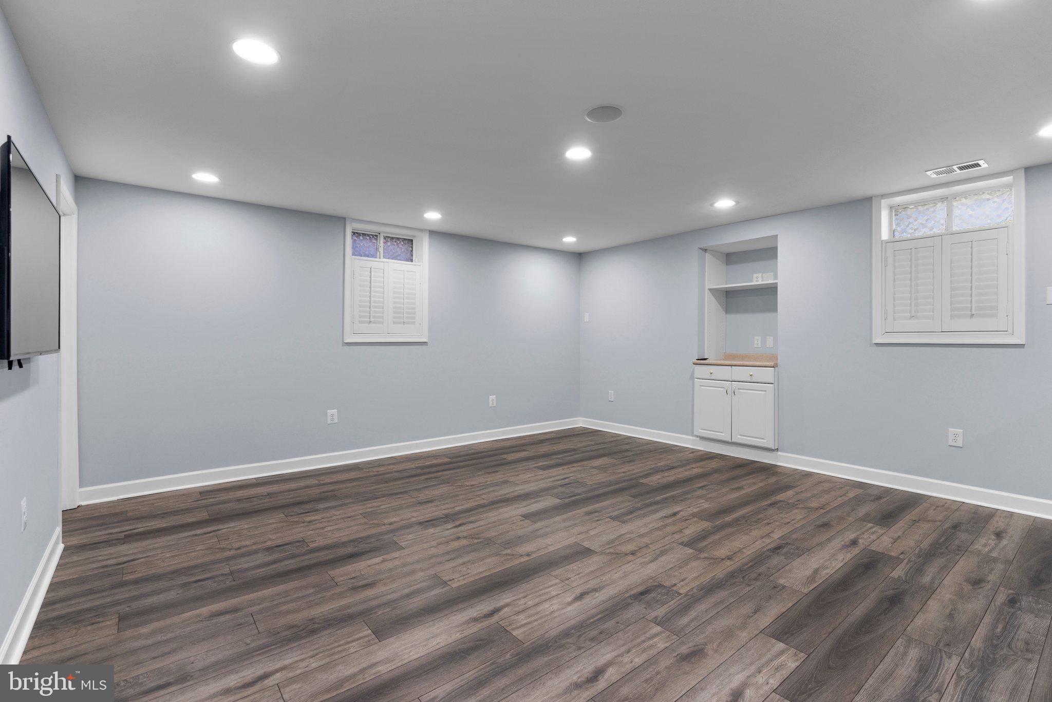 LAKELANDS - Residential