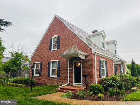 Photo of 3616 S Wakefield Street, ARLINGTON, VA 22206 (MLS # VAAR2073036)