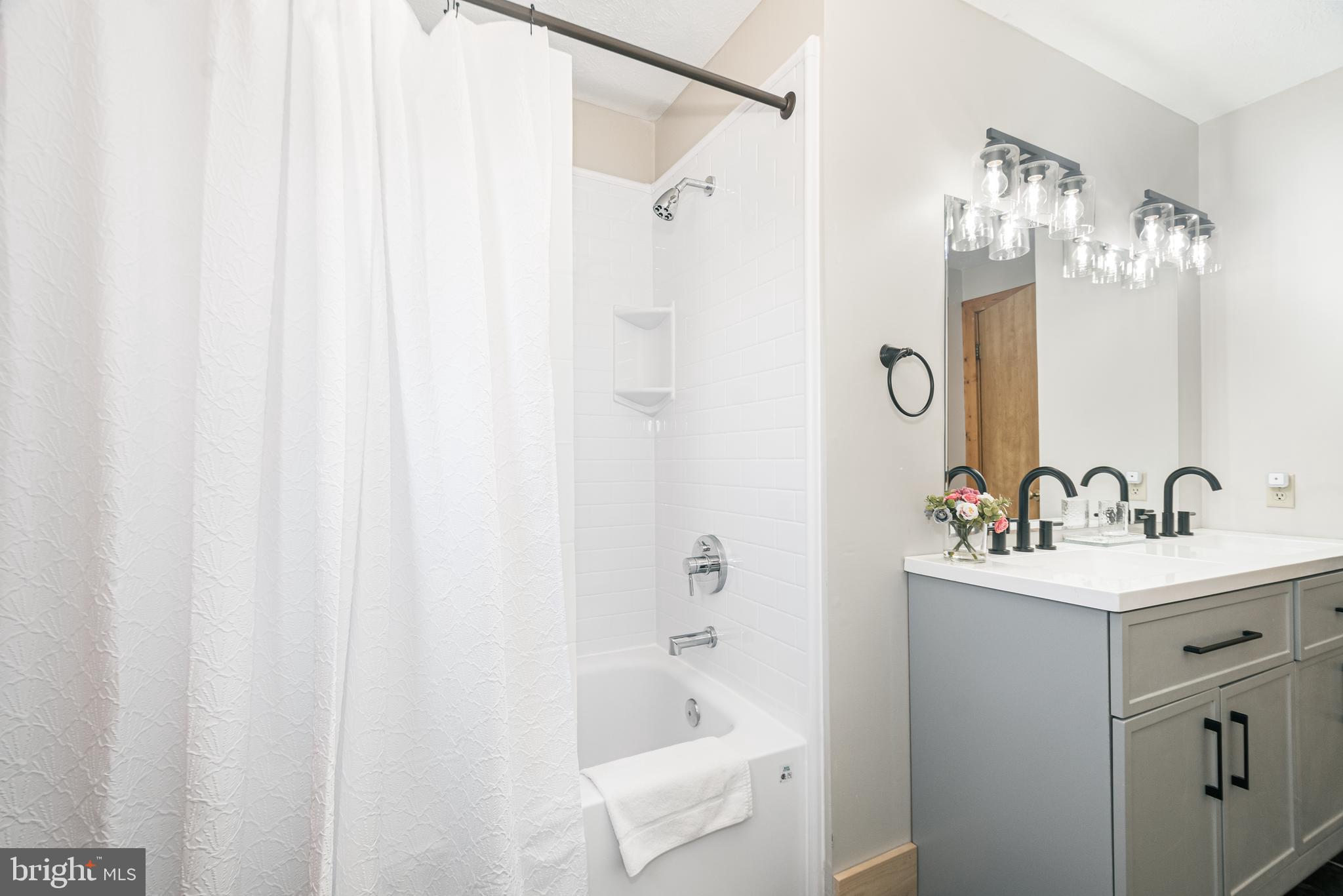 PARADISE COVE - Residential