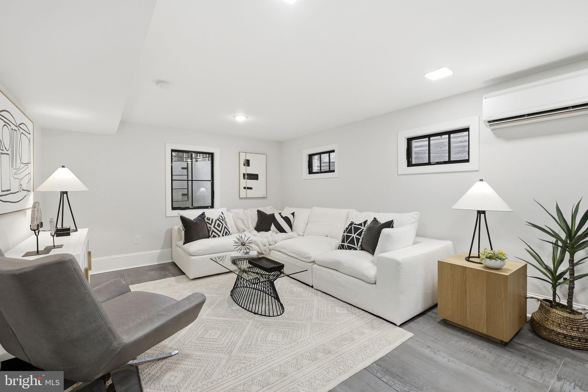 LEEWAY GARDENS - Residential