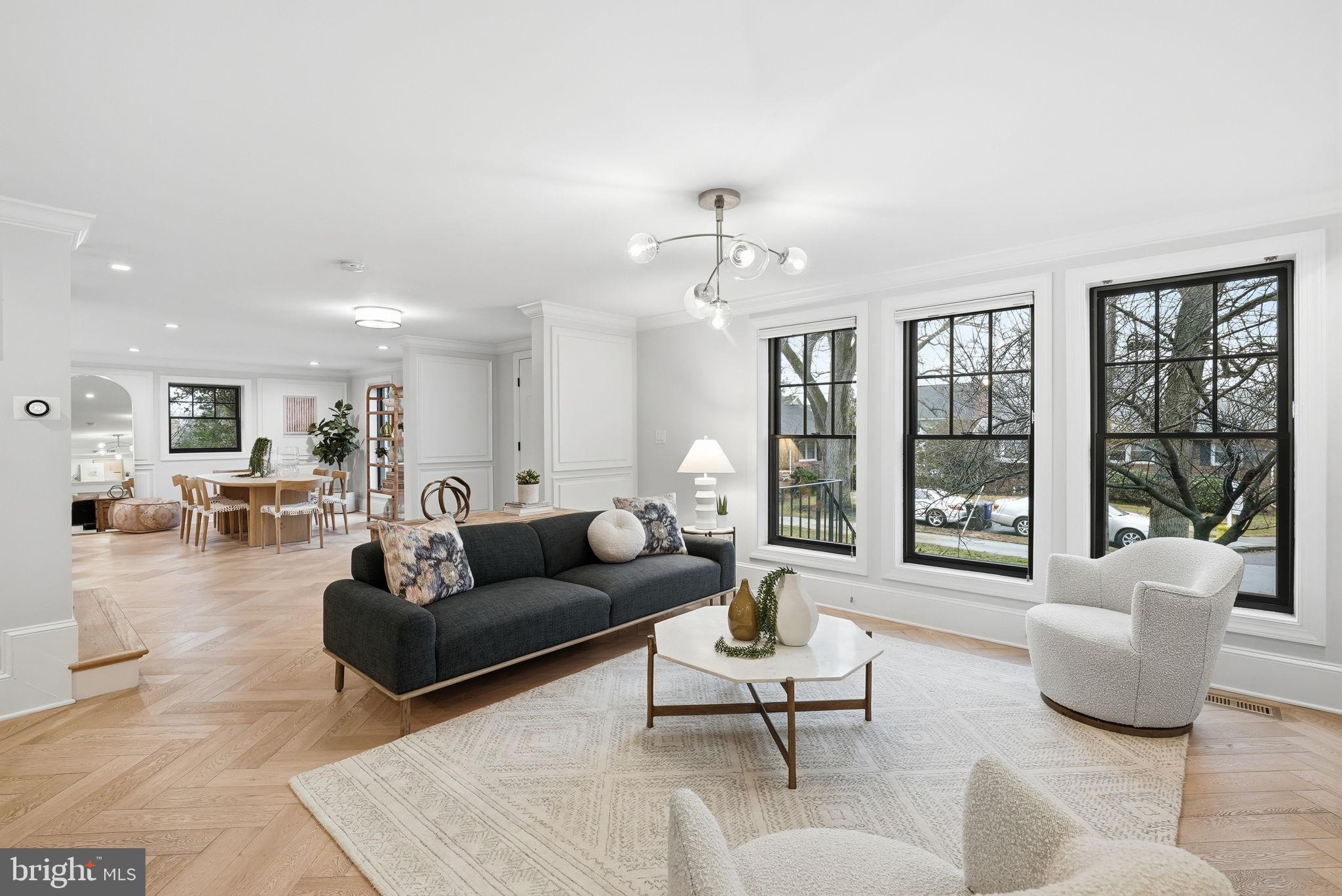 2505 N KENILWORTH STREET