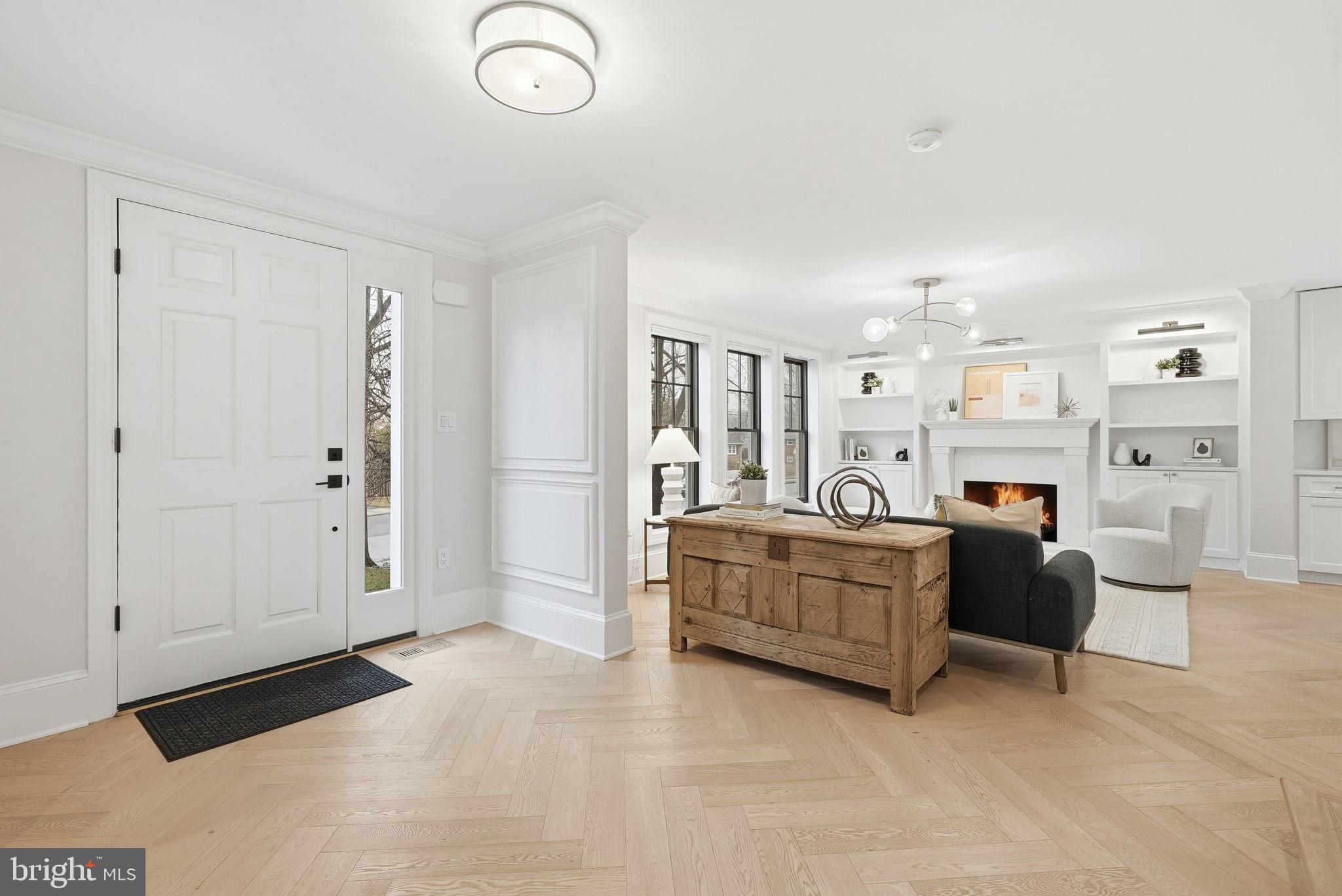 2505 N KENILWORTH STREET