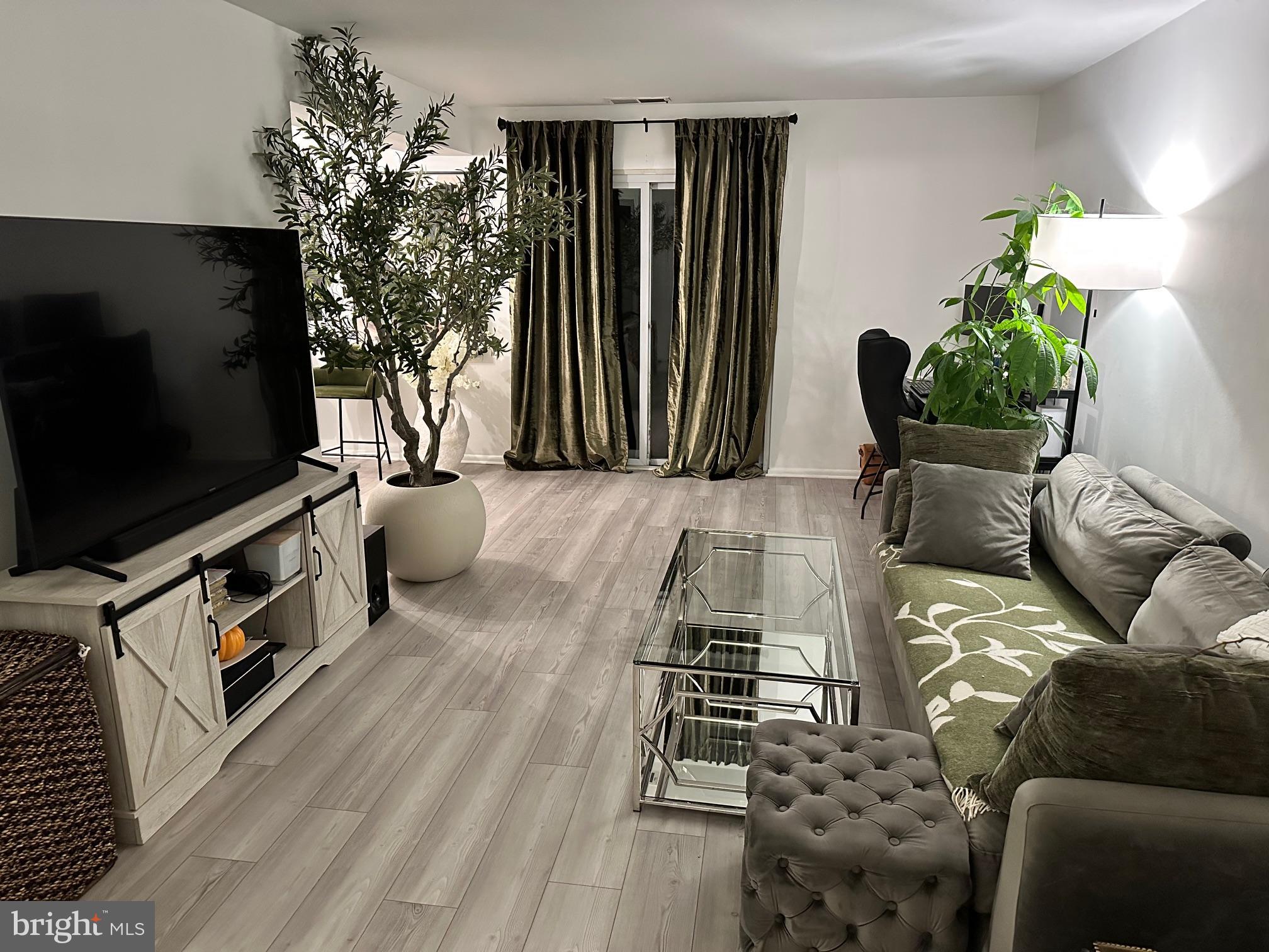 GWYNEDD CLUB - Residential Lease